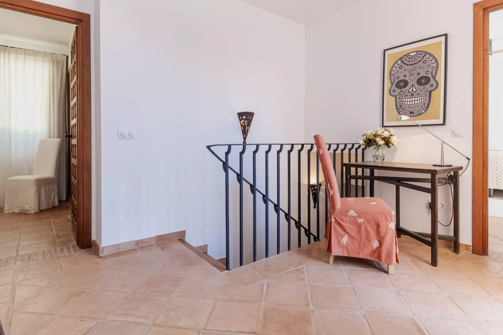 Charming Andalusian-Style Beach Villa - Flur