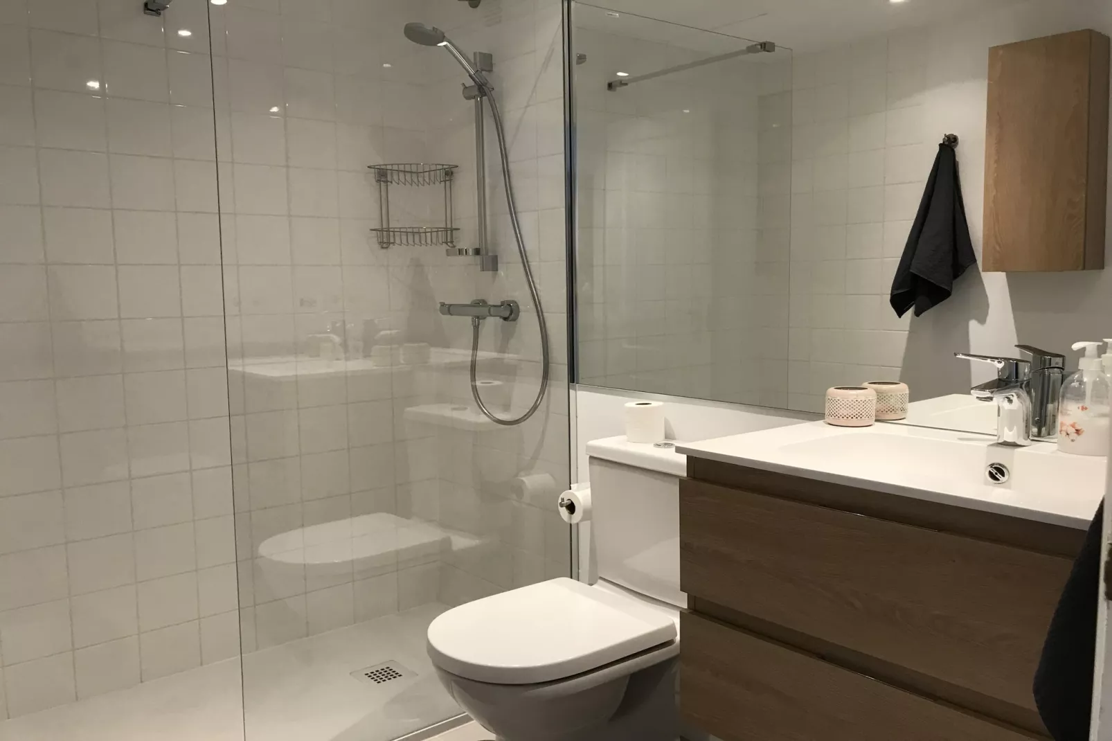 Modern Gated Apartment near Beach & Puerto Banus - Badezimmer