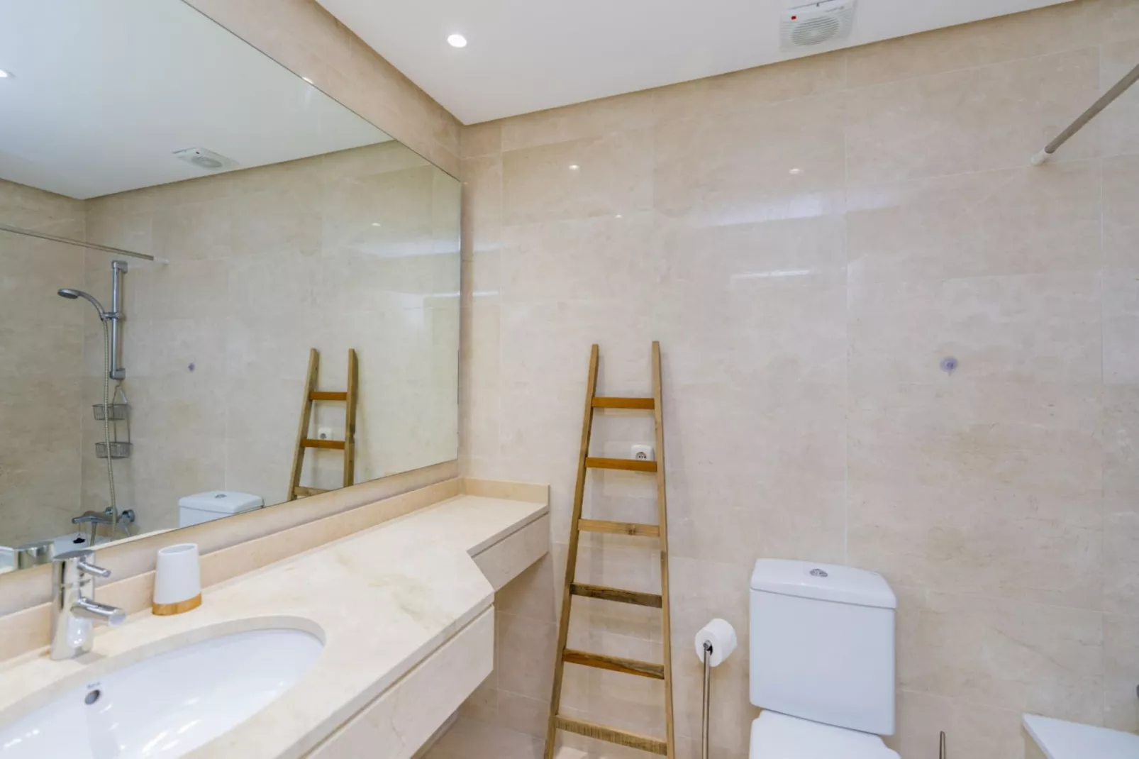 Modern 2-Bedroom Apartment - Alcazaba Lagoon (411) - Salle de bain