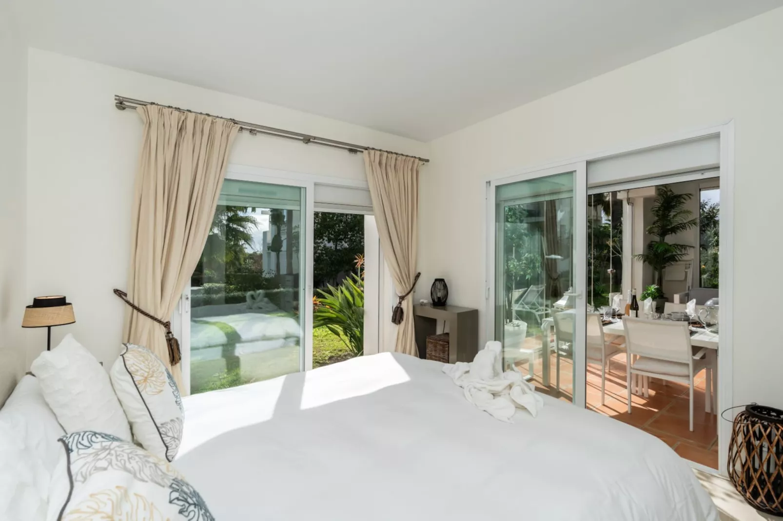 Charming 2-Bed Retreat Alcazaba Lagoon (304) - Chambre