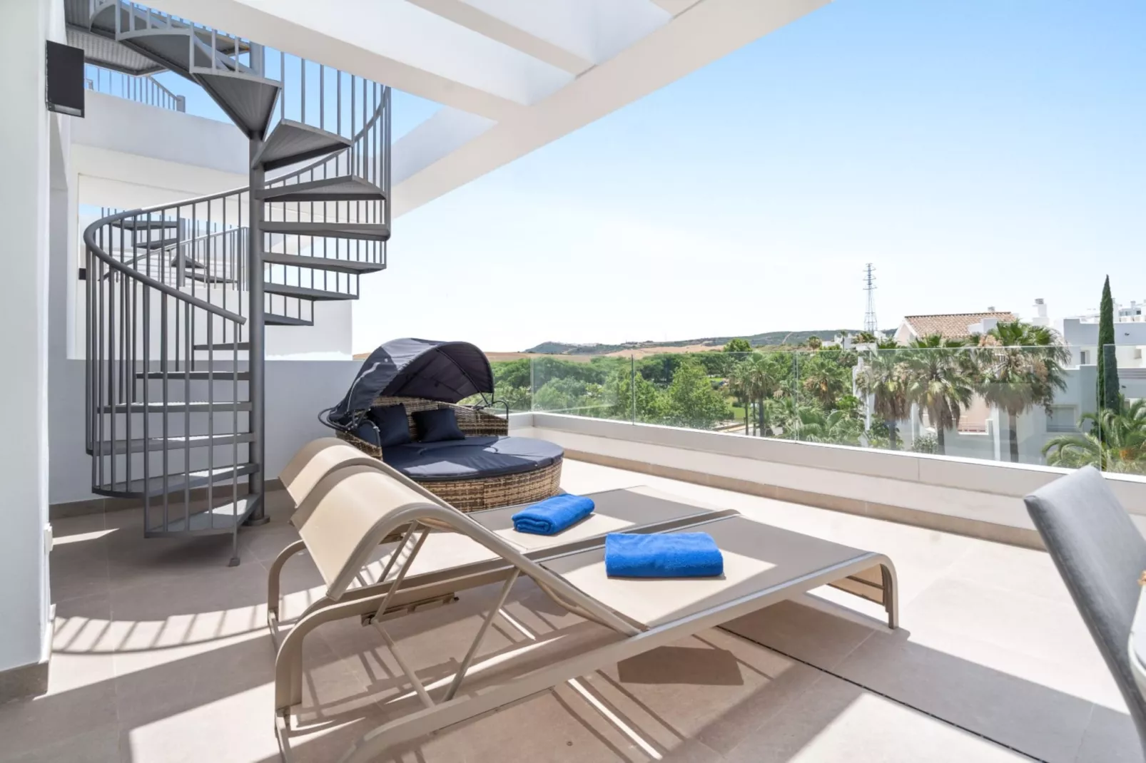 Modern 3-pax Apt & Solarium ALCAZABA LAGOON (2023) - Terrasse / balcon