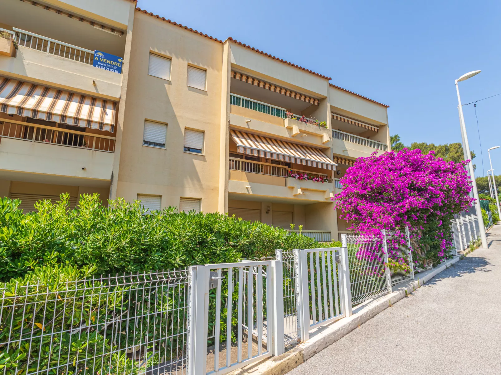 Brise Marine - Outside