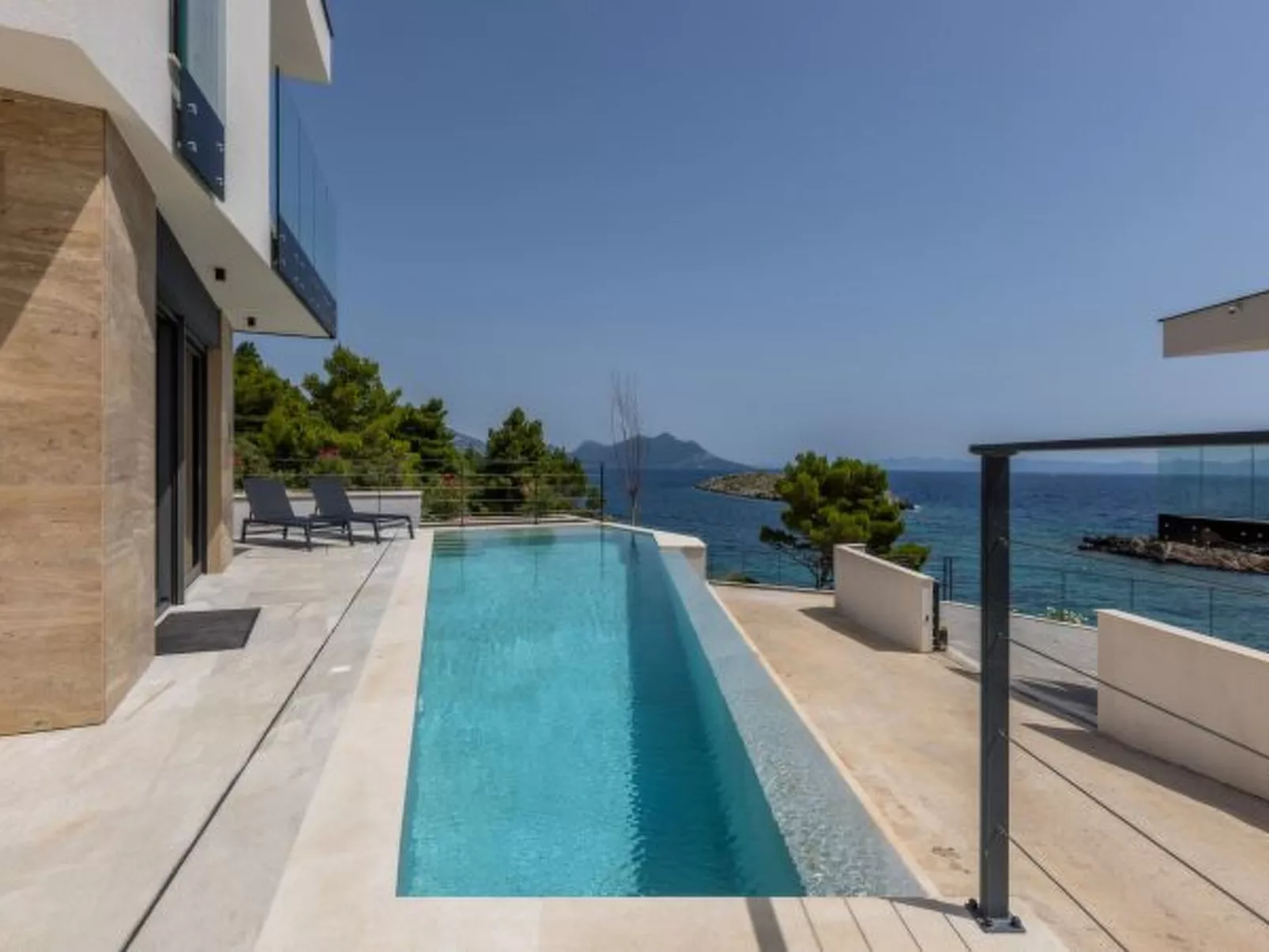 Beachfront villa Luce with seaview and pool - Dehors