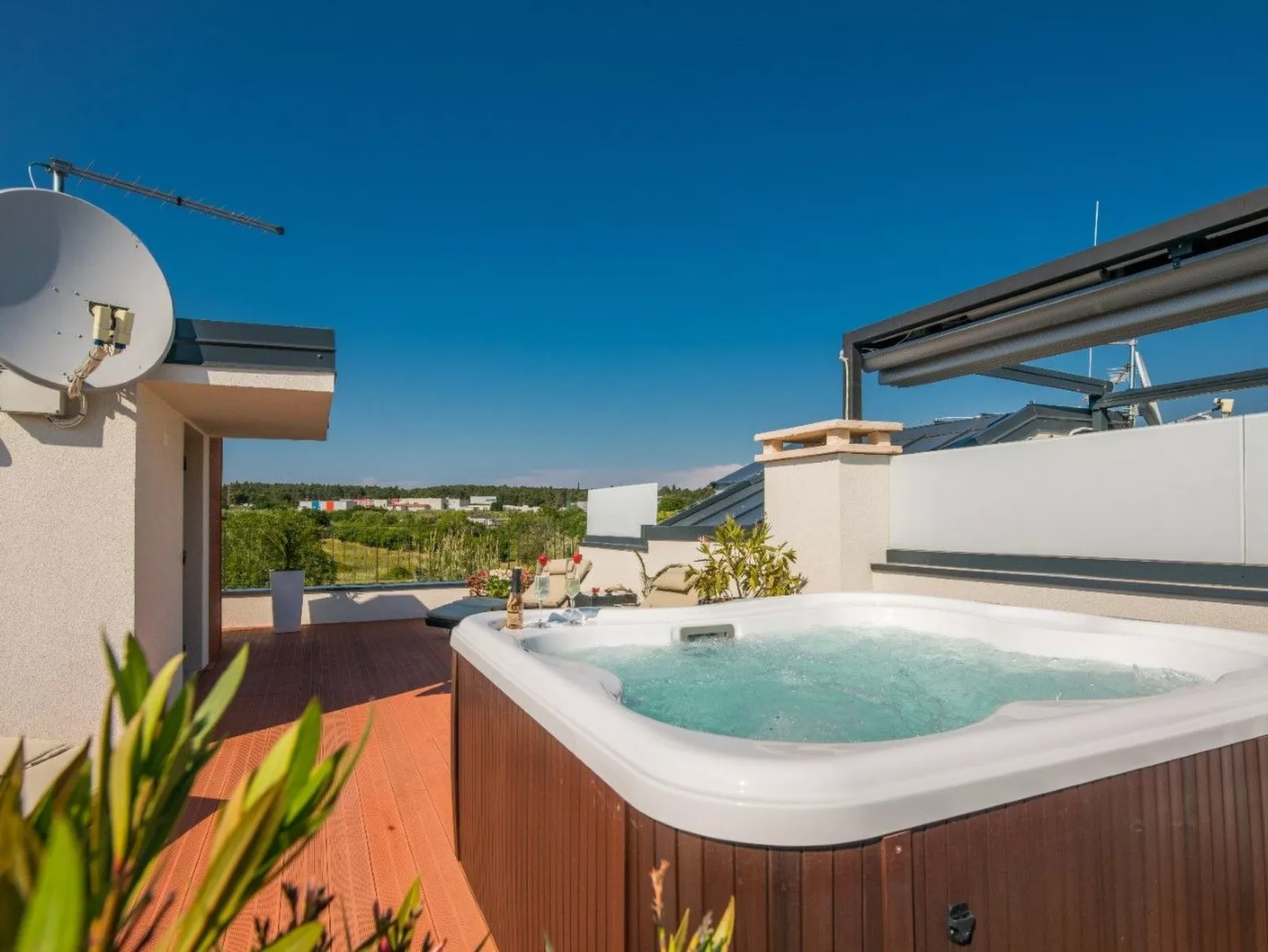 Für 6 Personen ca. 130 m&sup2; in Novigrad, Adriaküste Kroatien (Westküste von - Dehors