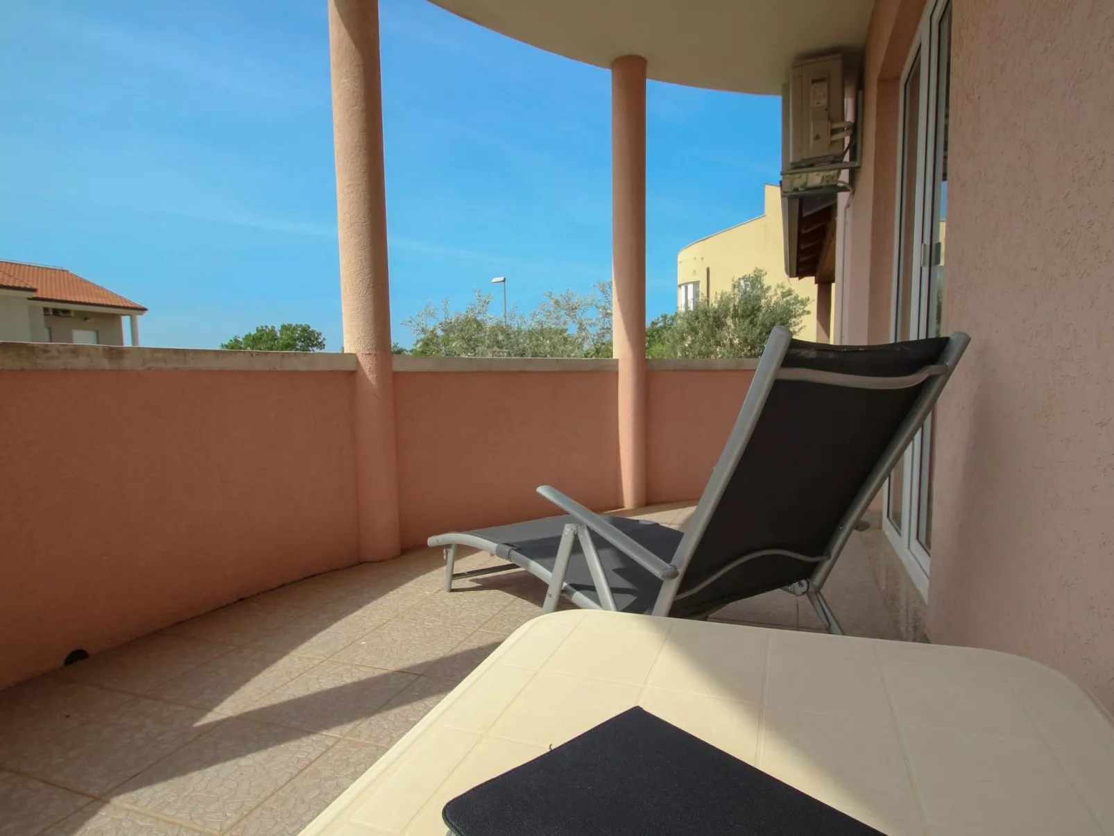 Mit Terrasse für 4 Personen - Draußen