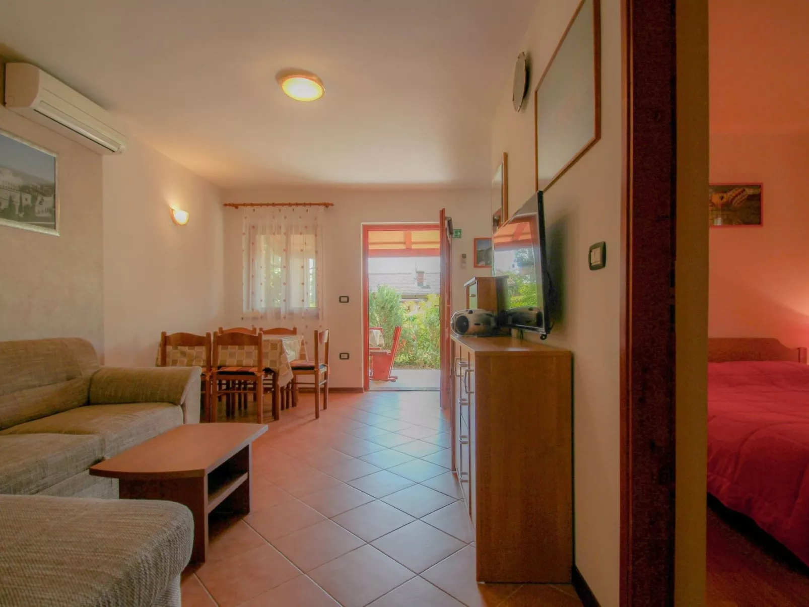 Wohnung "Timea 4" mit Terrasse - Dedans