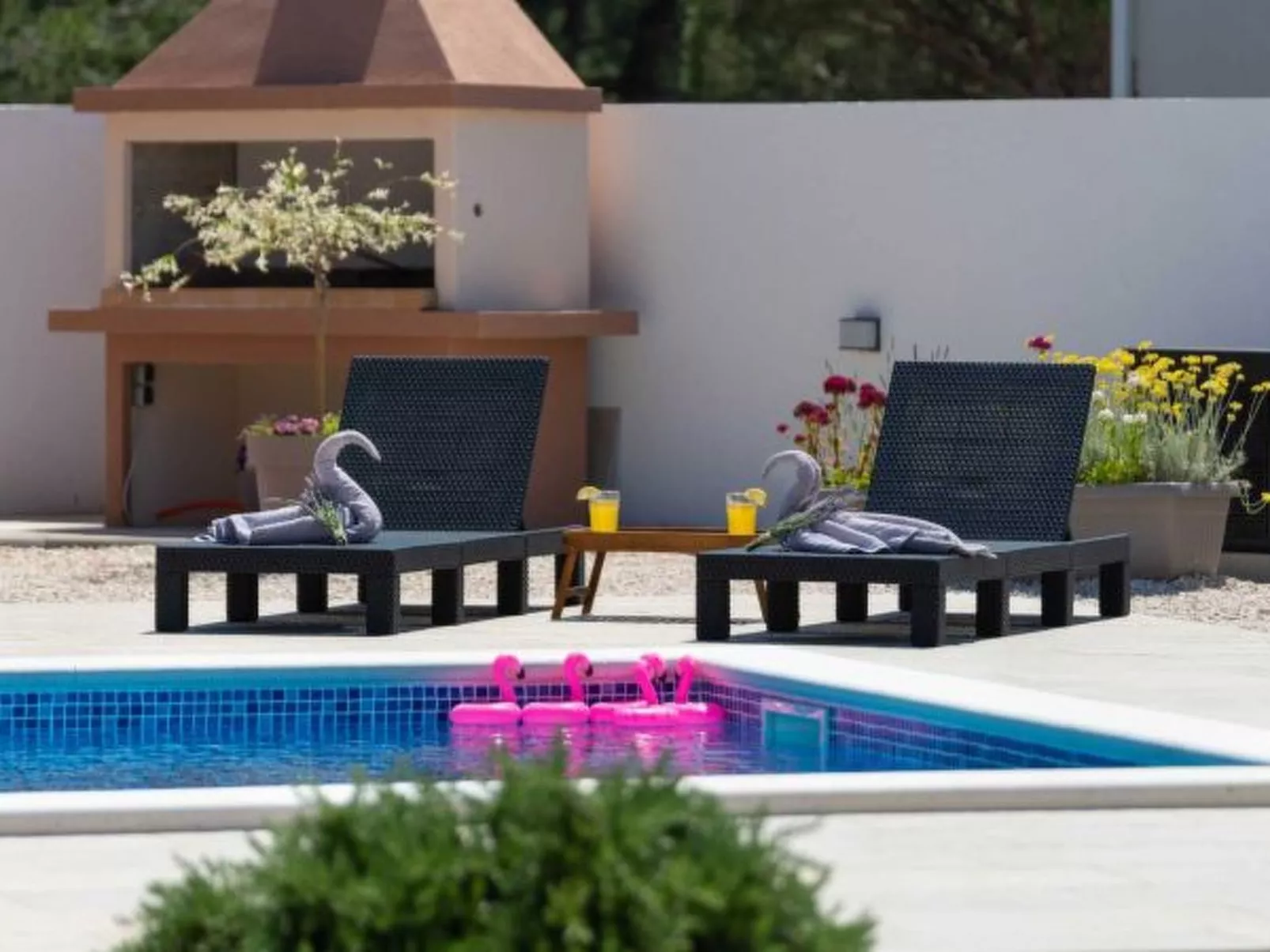 Villa First Hill with heated pool - Image-tags.info