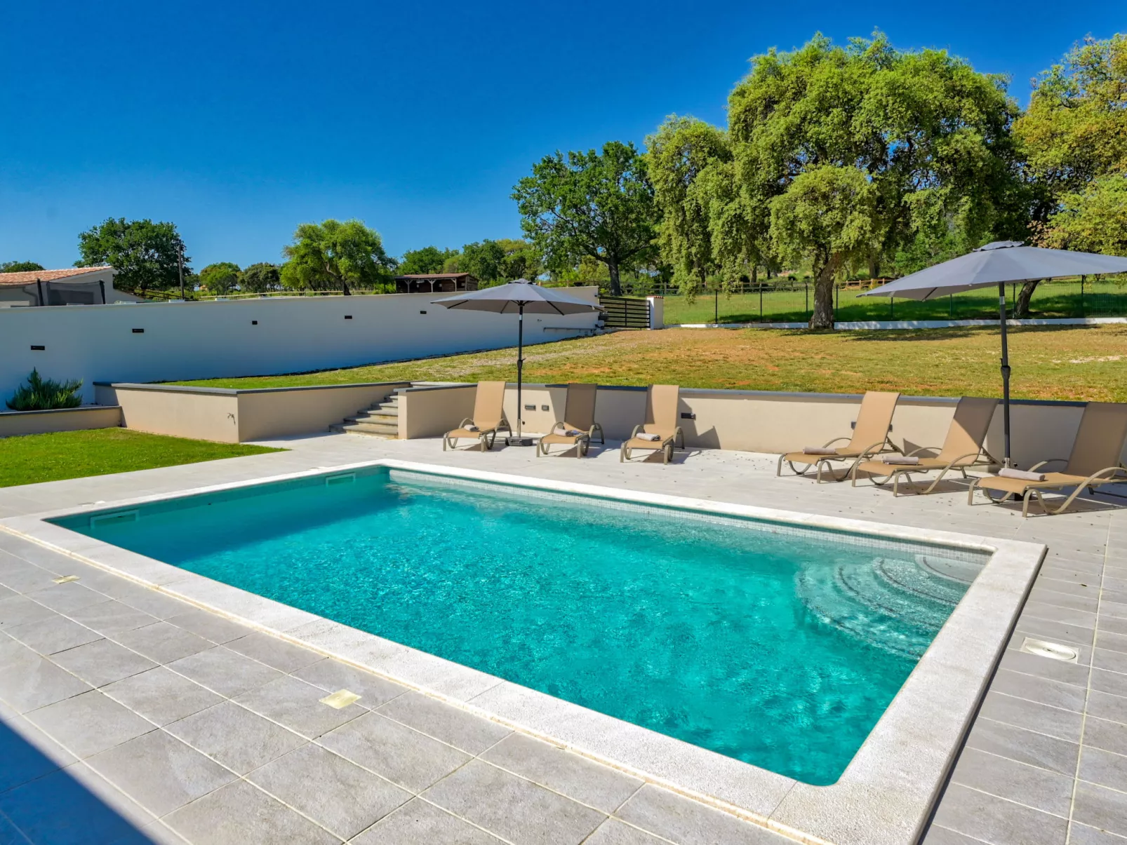 Montevernal - Draußen