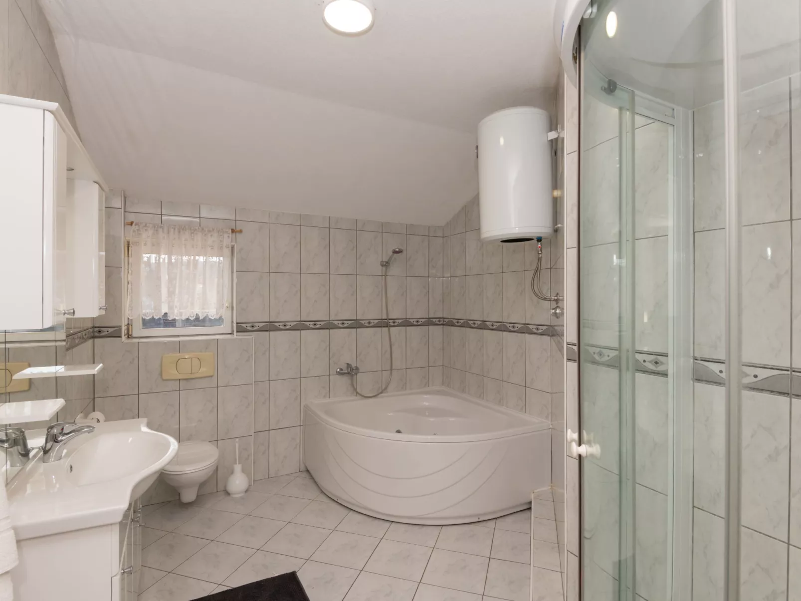 Matanovi dvori - Drinnen