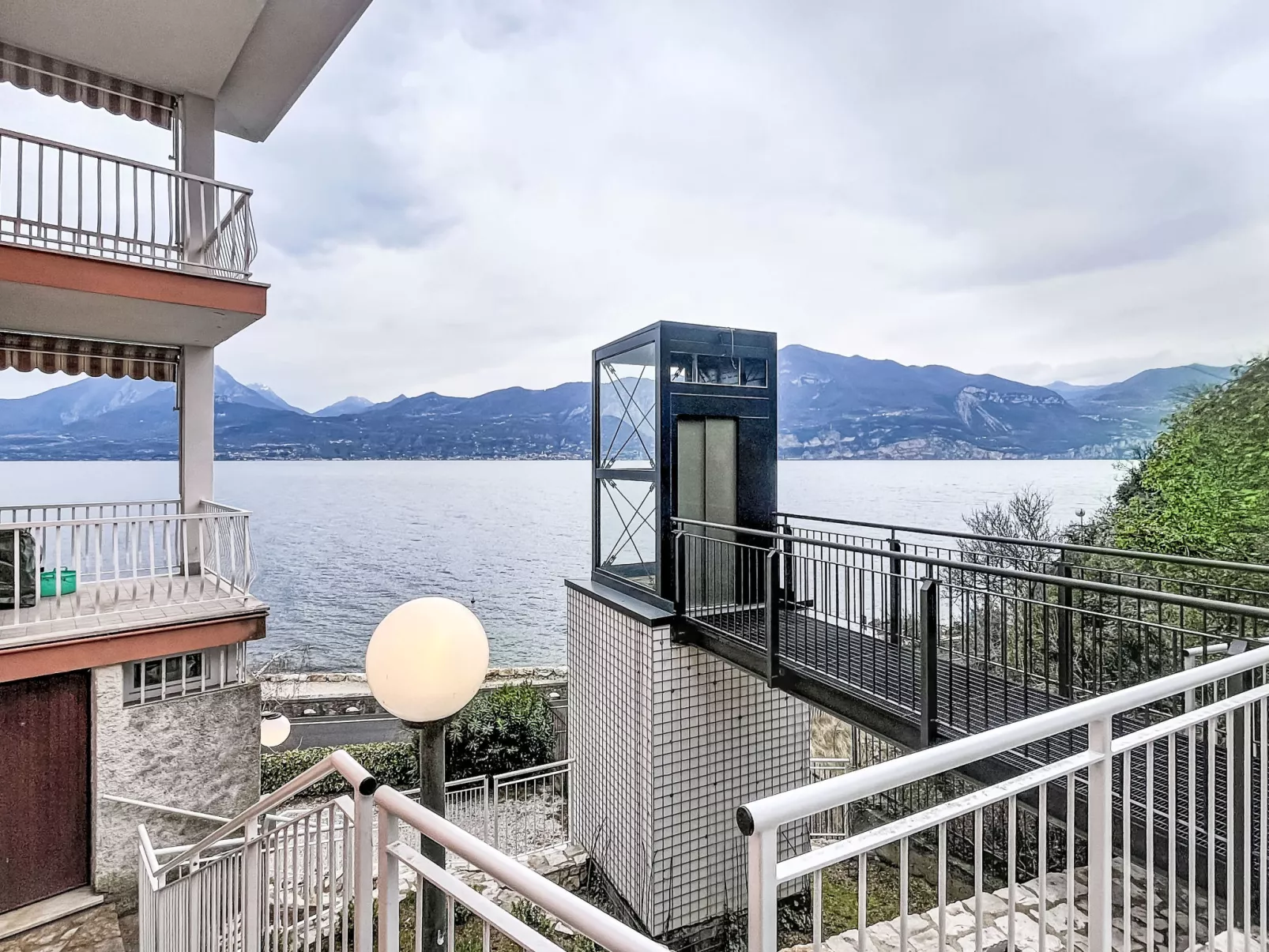 Sona's Lake Home - Draußen