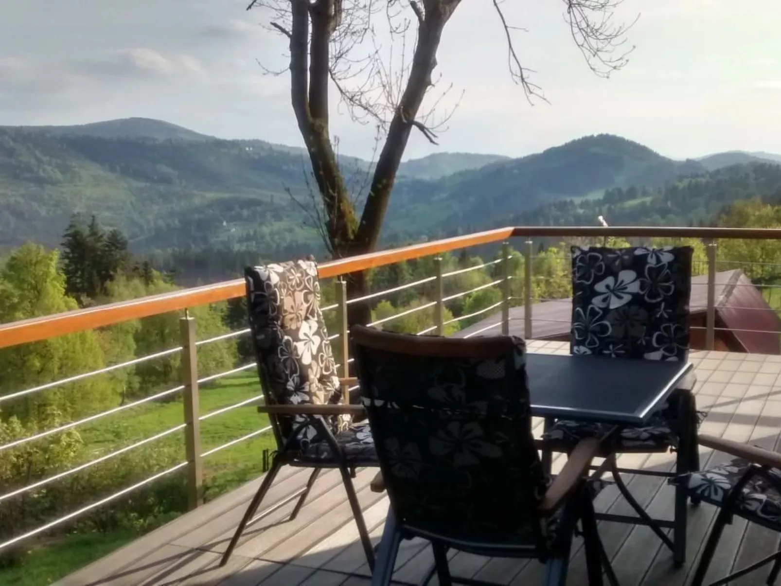 In den Bergen, Villa mit Panoramaterrasse - Draußen