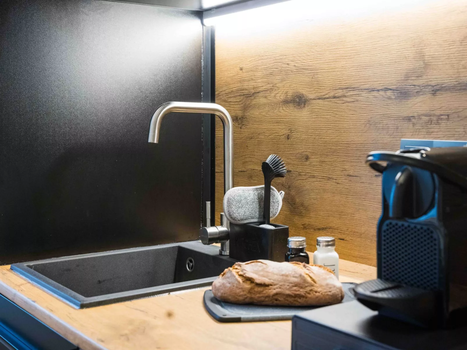 Schiller Apartment im Zentrum von Hof. Küche, Parkplatz, 250MBit Wlan - Inside