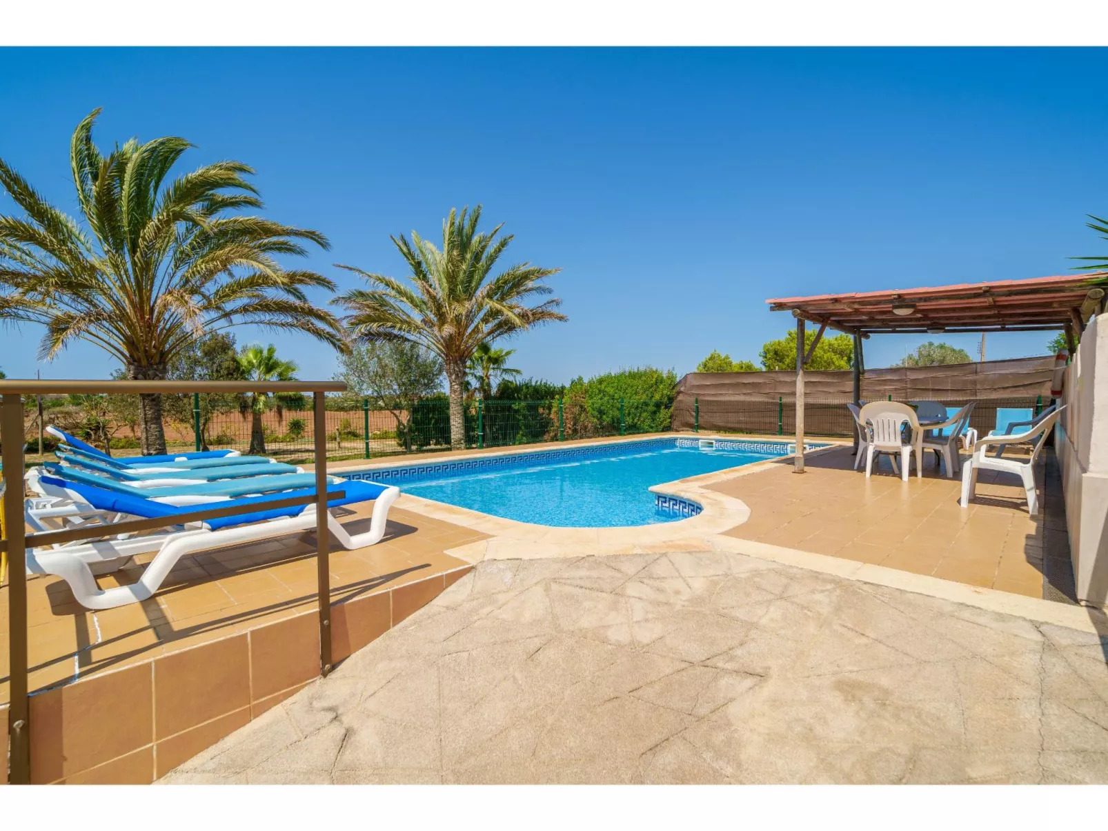 Cas Forner - Outside