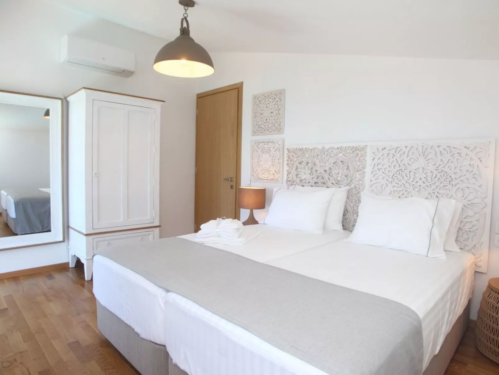 "Capro" mit Infinity-Pool - Inside