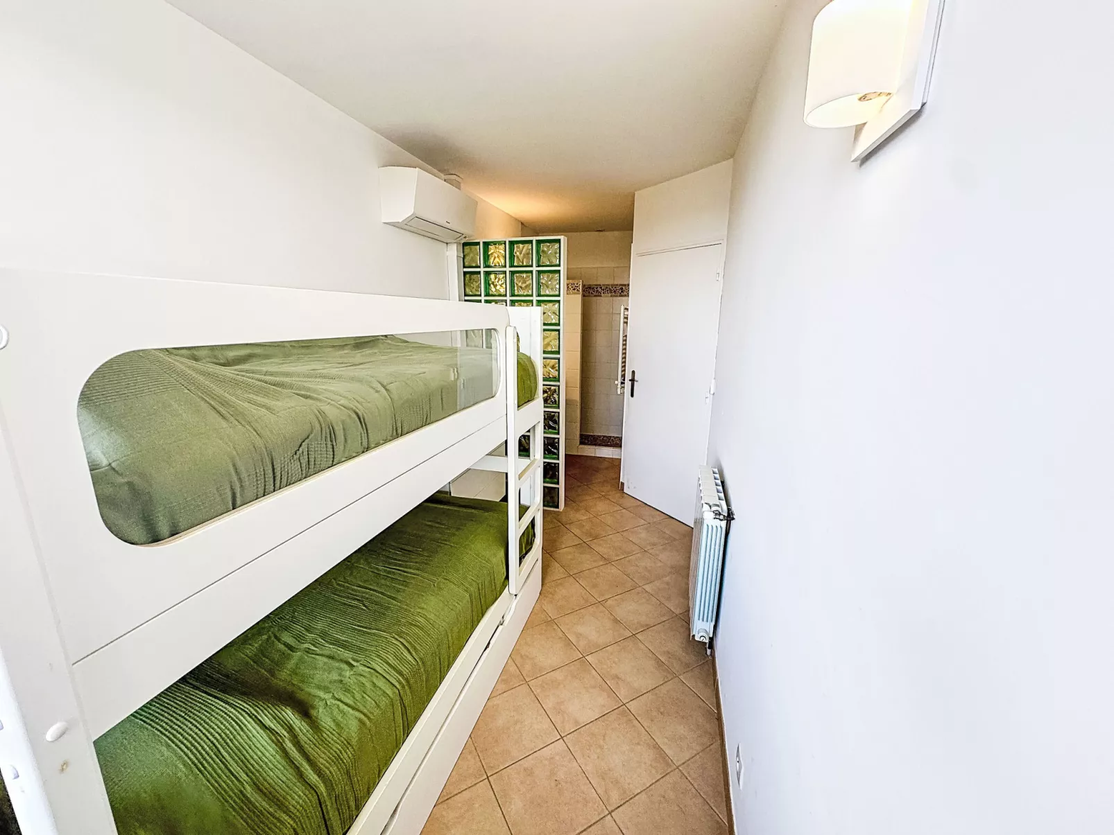 Les Amandiers - Inside