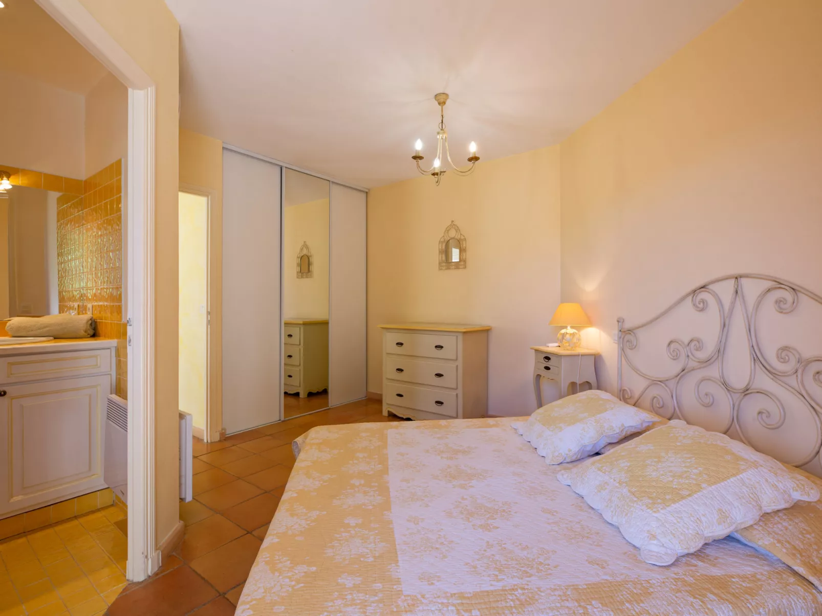 La Figuière - Inside