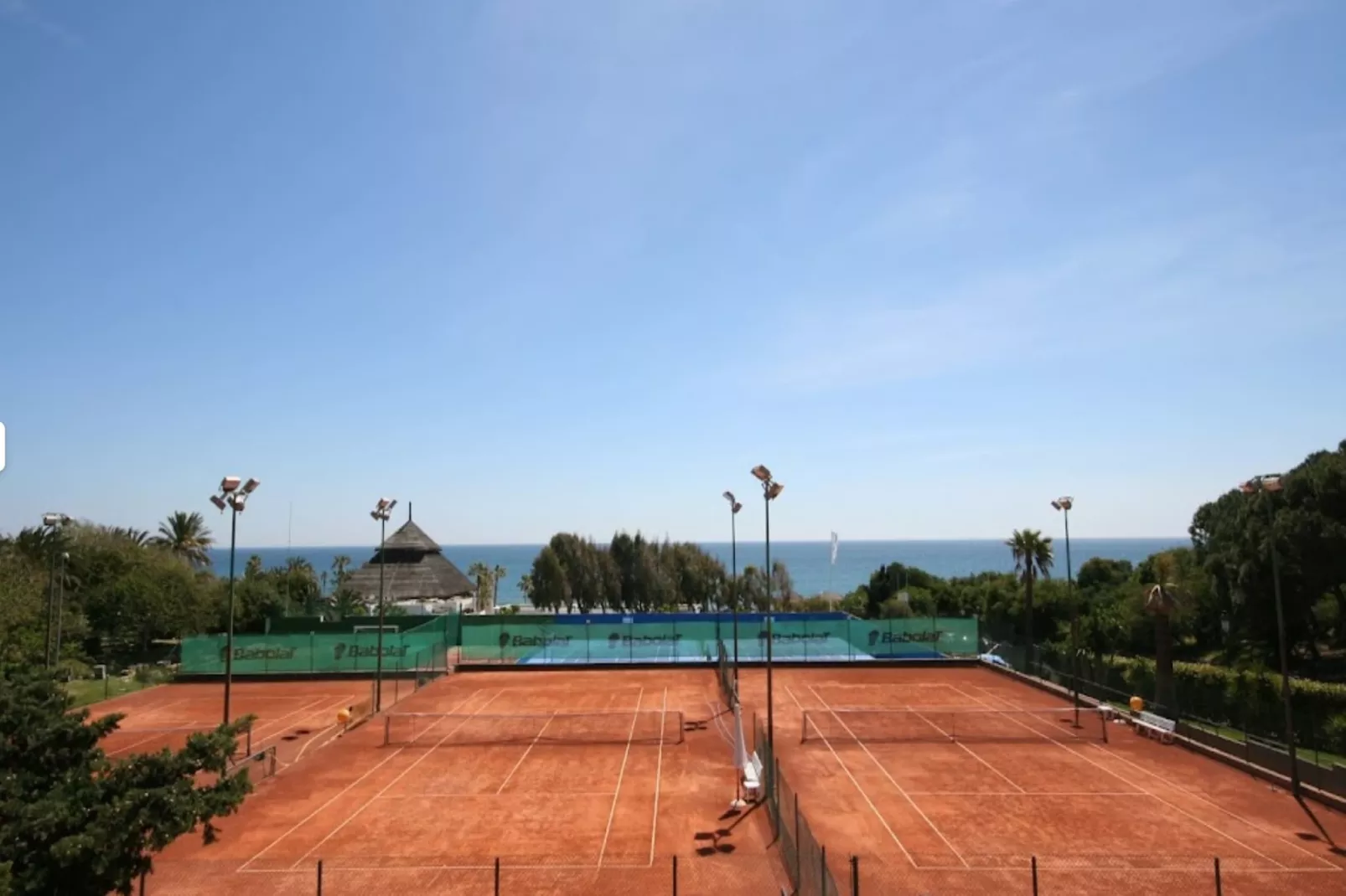 Beachside Family Apartment with Direct Pool Access - Areas within 1km in summer