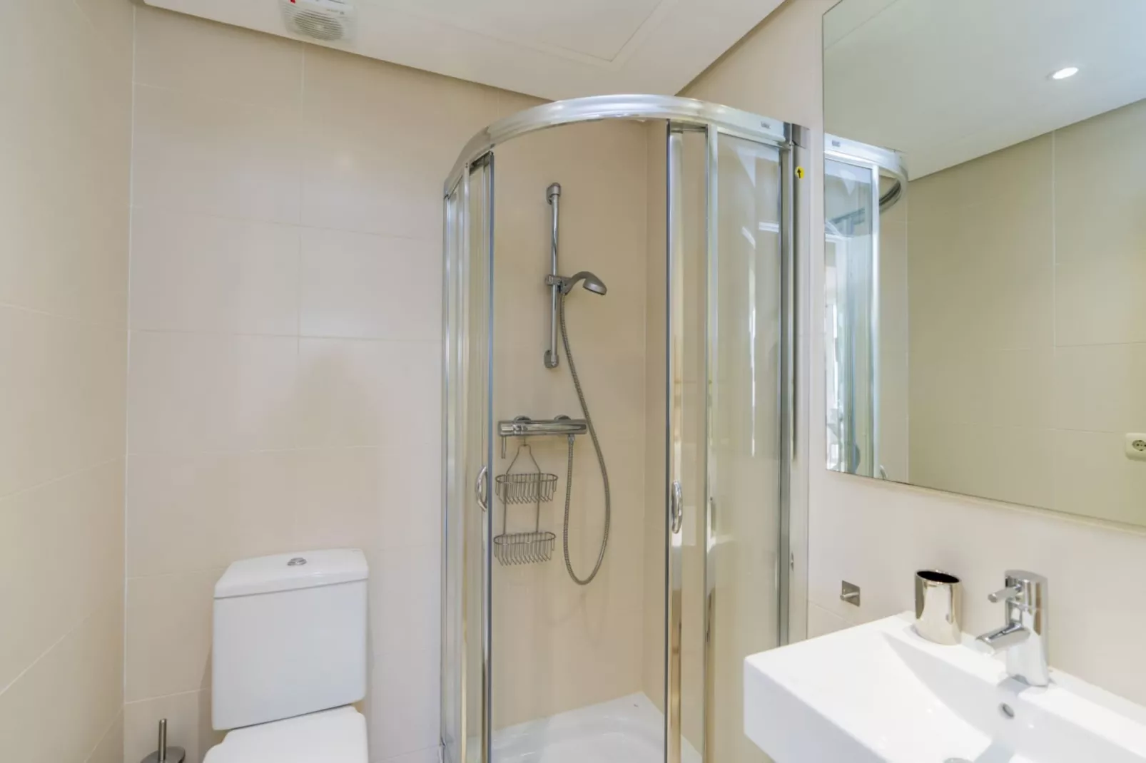 Modern 2-Bedroom Apartment - Alcazaba Lagoon (411) - Salle de bain