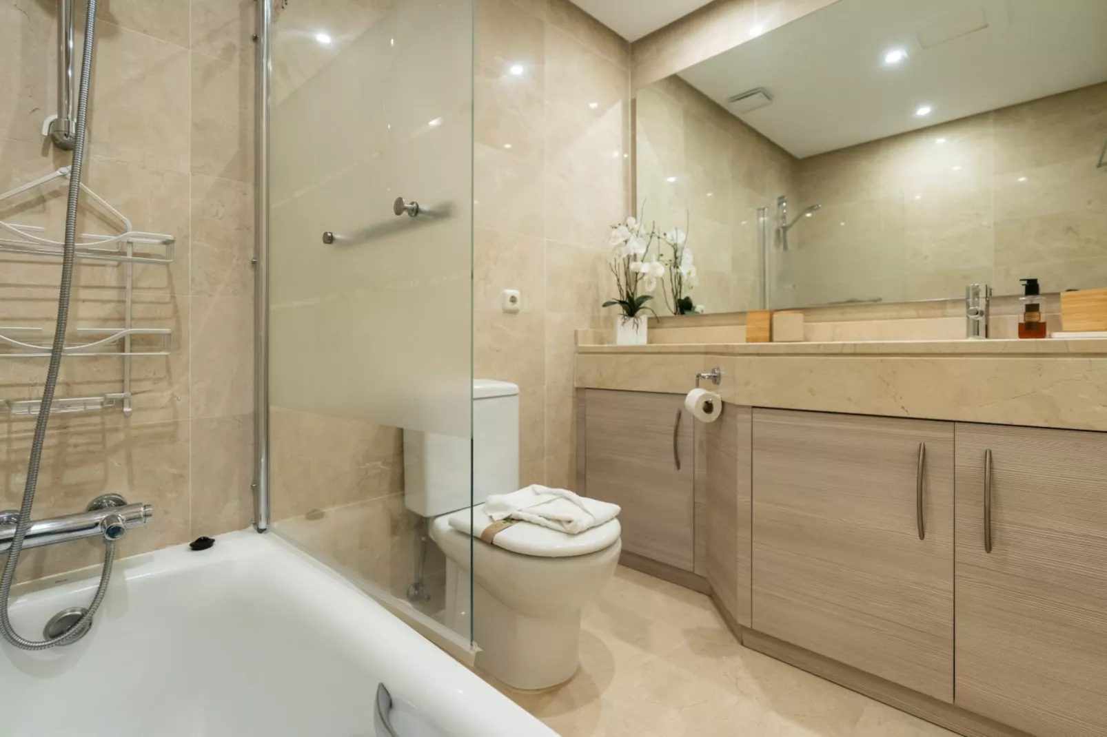 Charming 2-Bed Retreat Alcazaba Lagoon (304) - Salle de bain