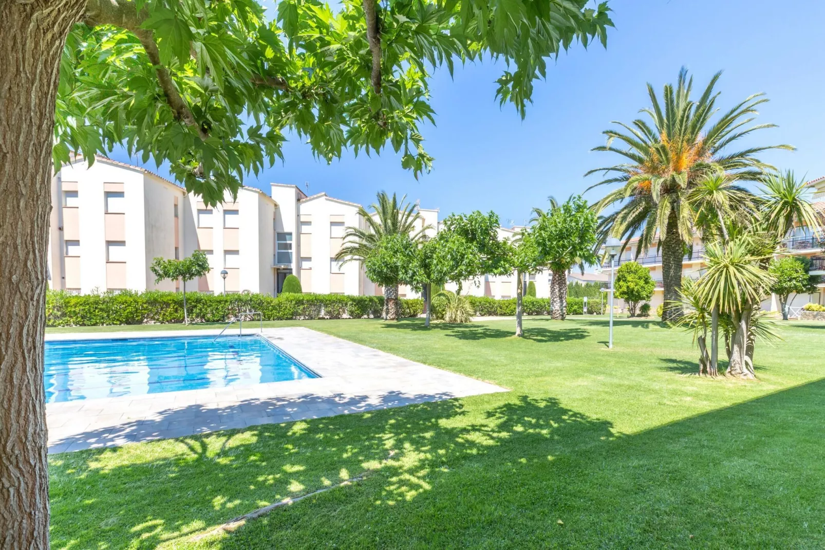 Costa Brava E-3 - Areas within 1km in summer