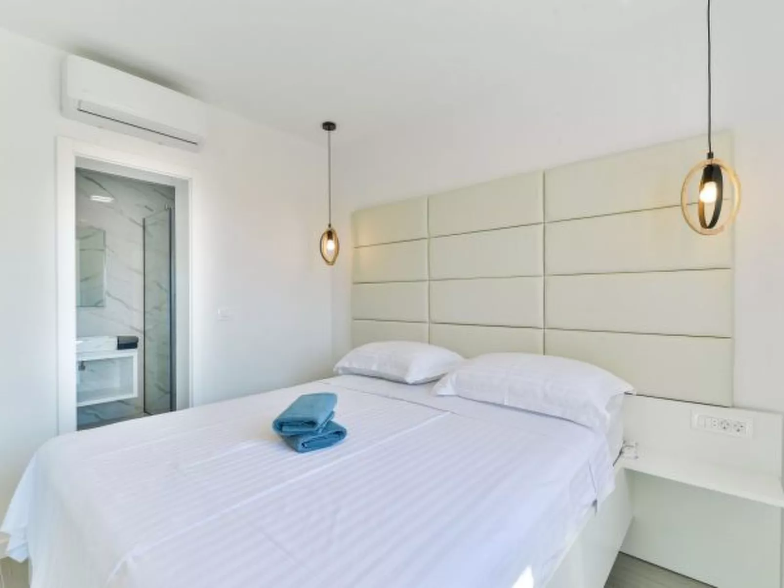 Villa Div with heated pool, Penthouse Apt. No.3