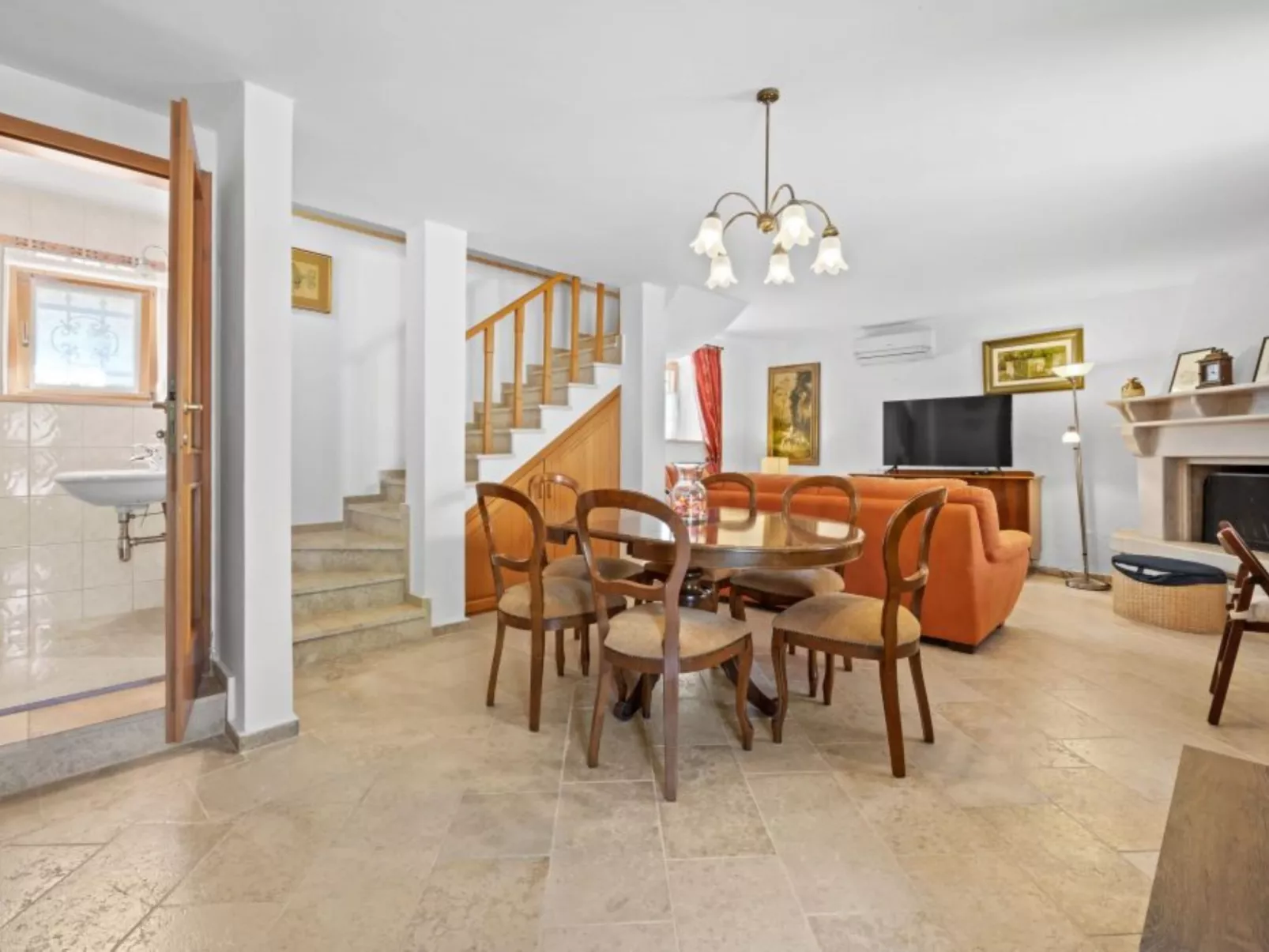 Villa Diana - Drinnen