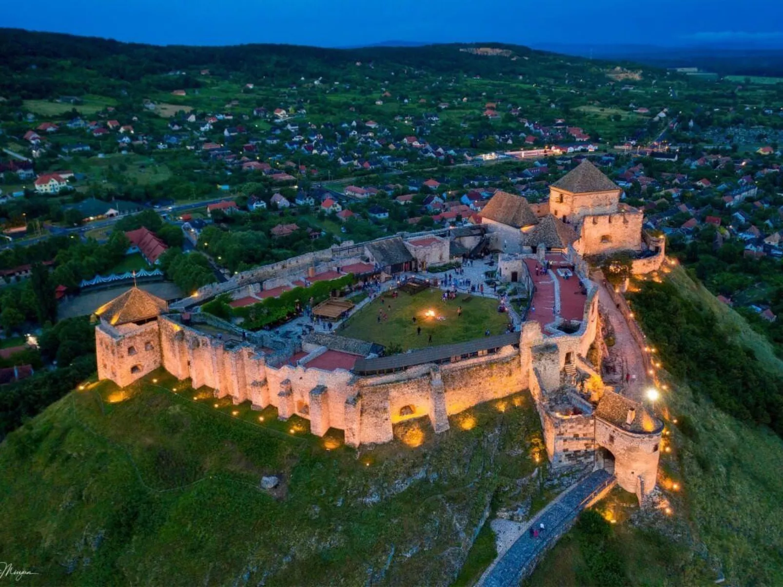 Traditionelle Villa mit Pool und Ausblick - Image-tags.info