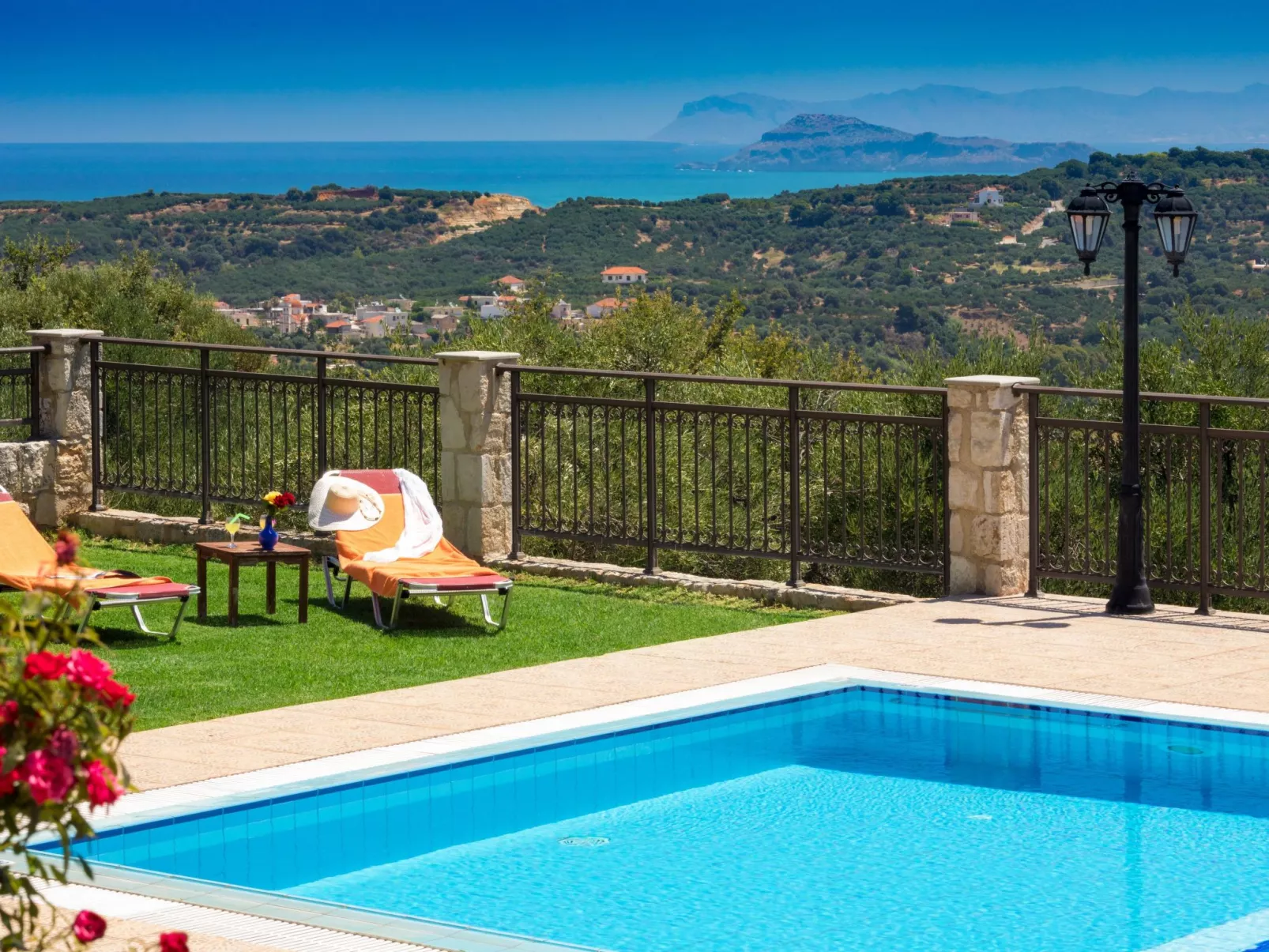 Familienvilla mit privatem Pool und Kinderbereich - Dehors