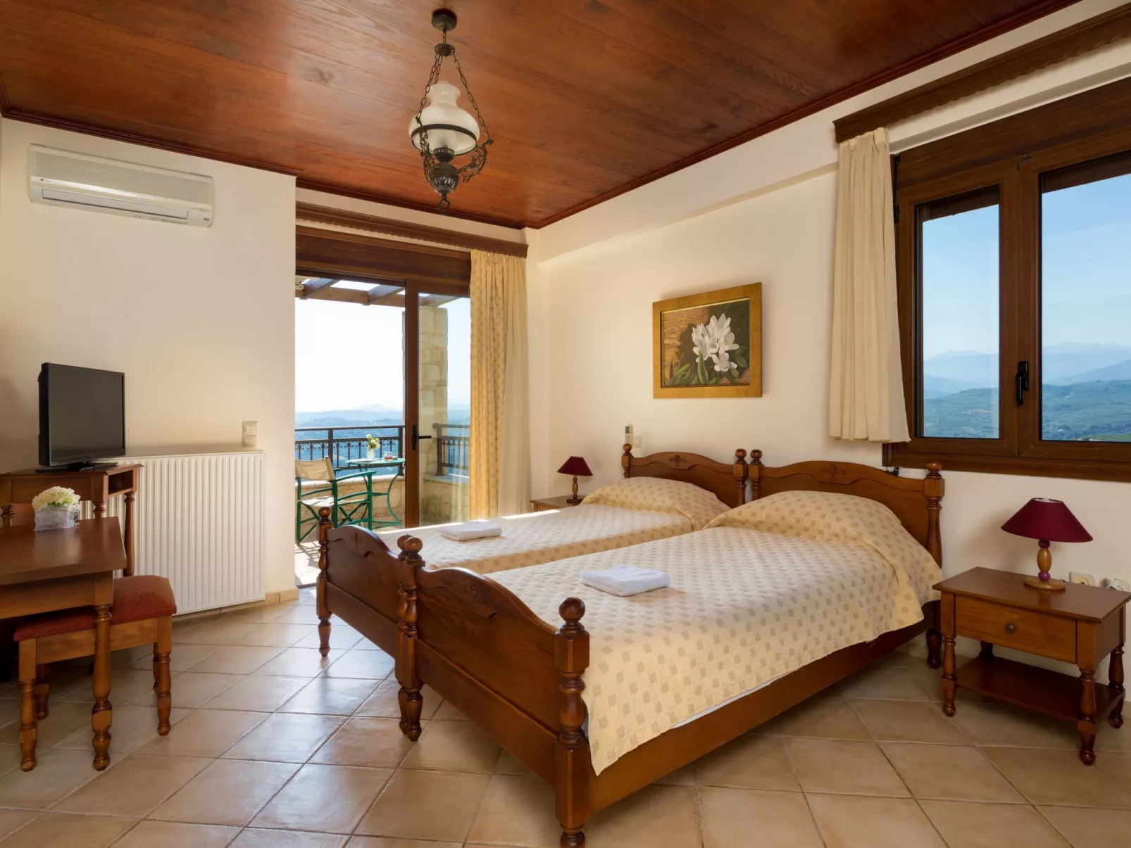 Familienvilla mit Pool, Billard und Grillplatz - Drinnen