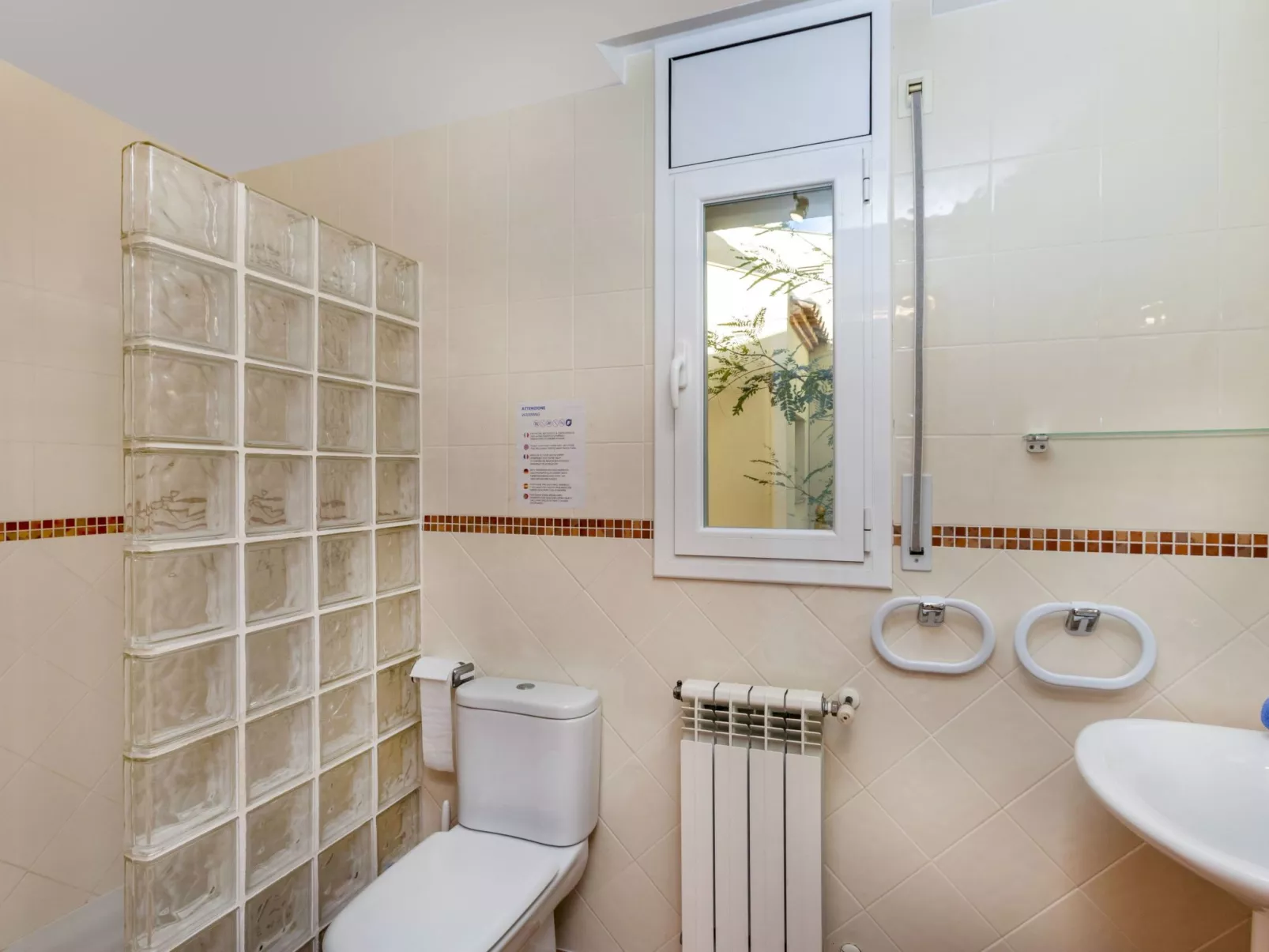 Urb Las Tres Calas - Drinnen