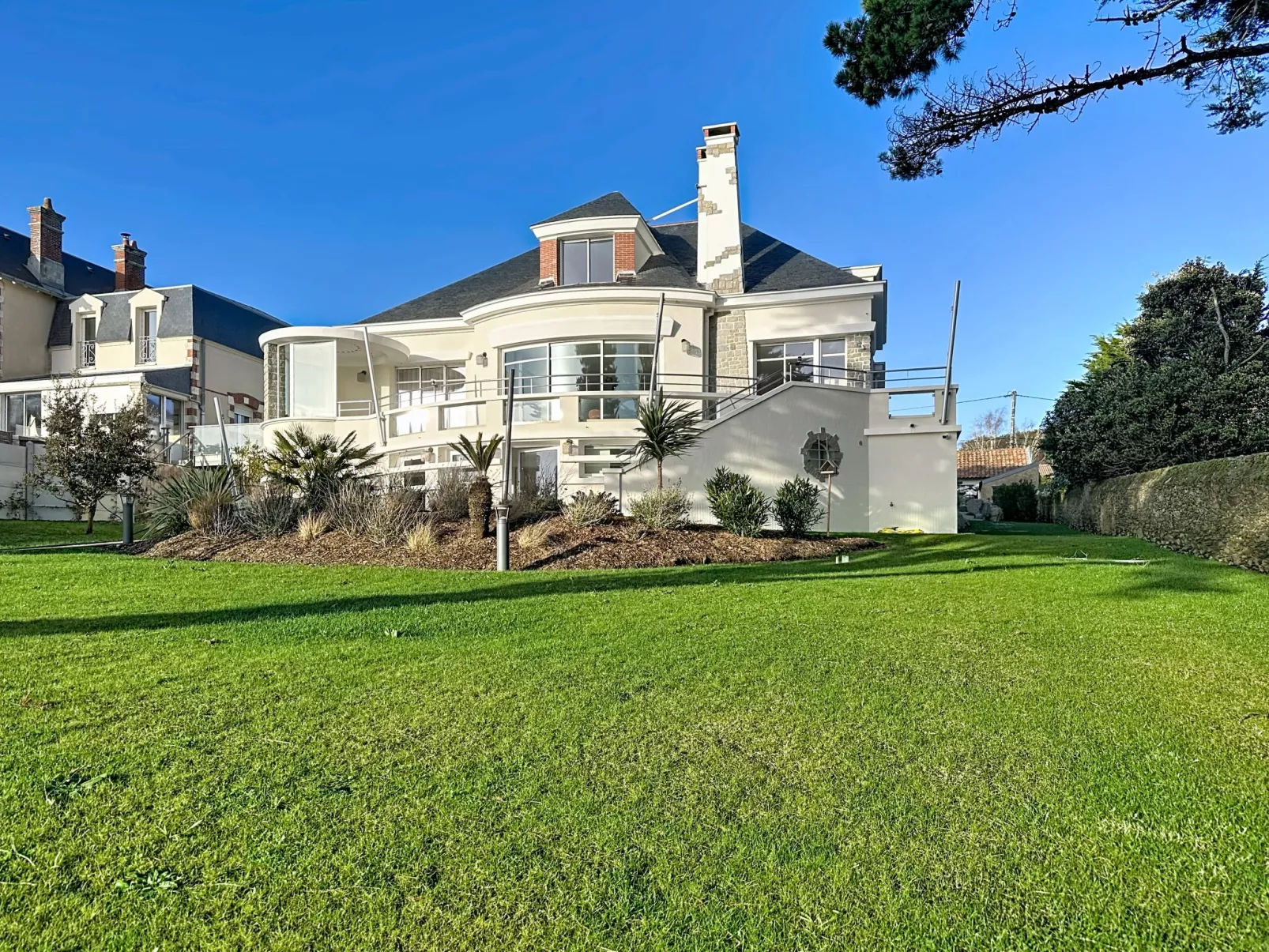 Le Vent d'Avril - Draußen