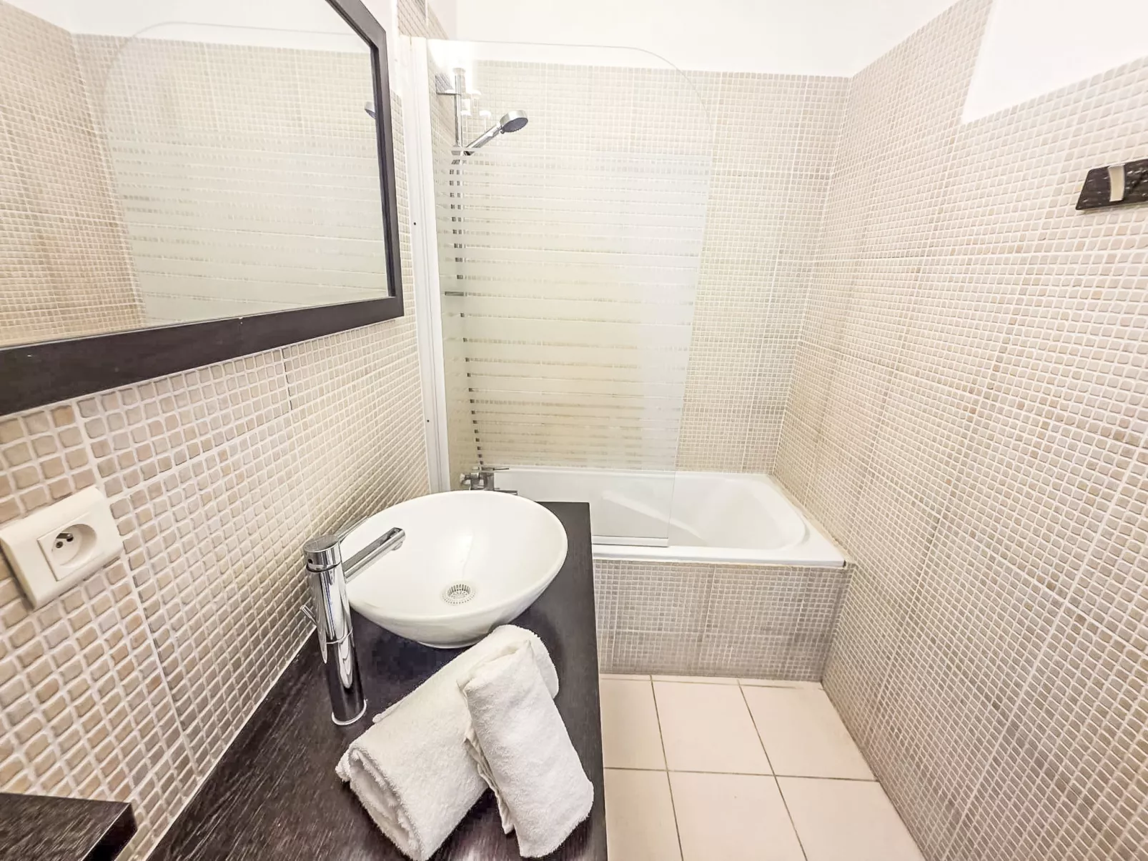 Reine Astrid - Inside