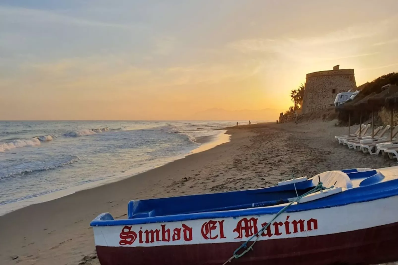 Beachside Family Apartment with Direct Pool Access - Areas within 1km in summer