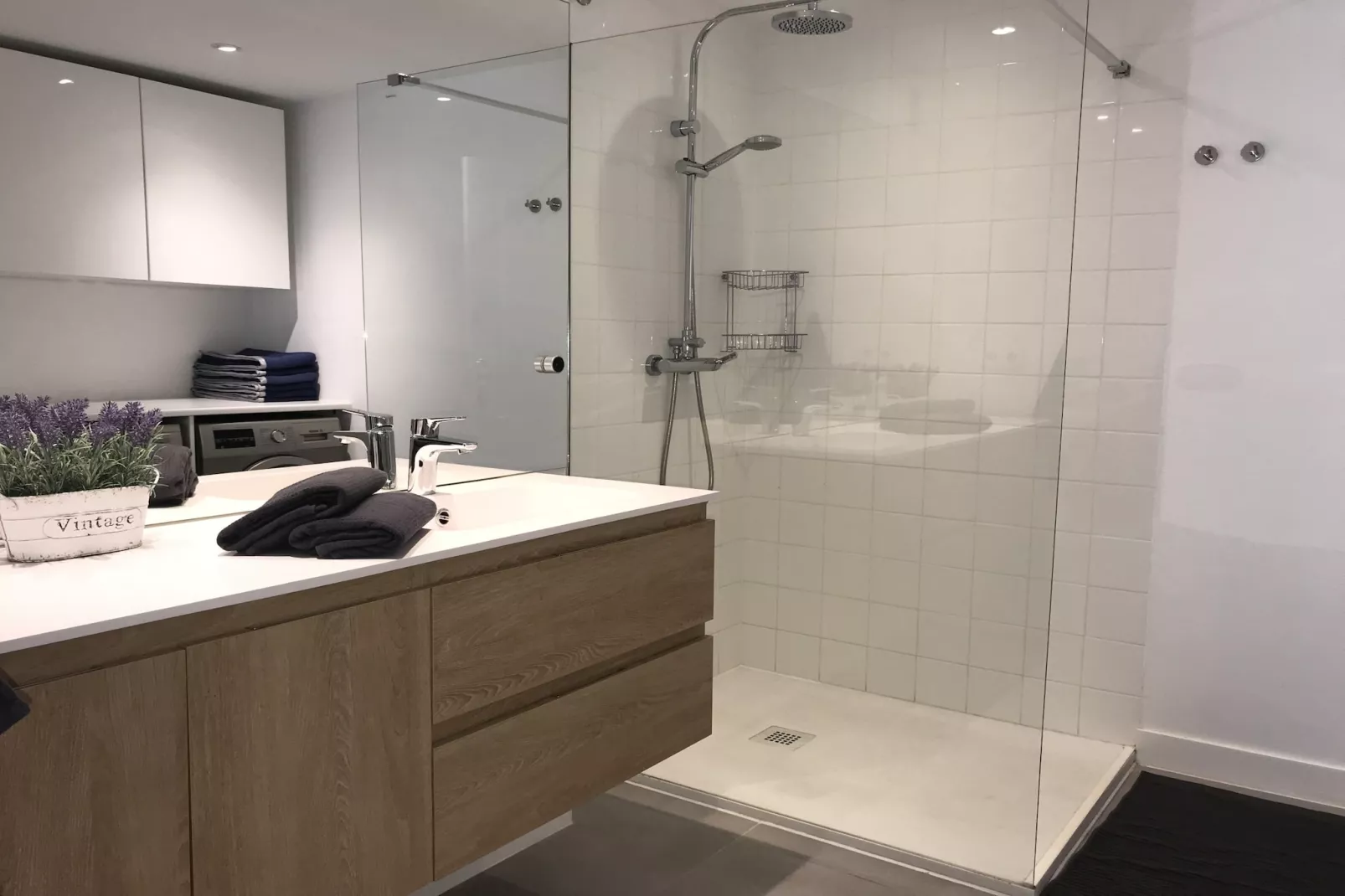 Modern Gated Apartment near Beach & Puerto Banus - Badezimmer