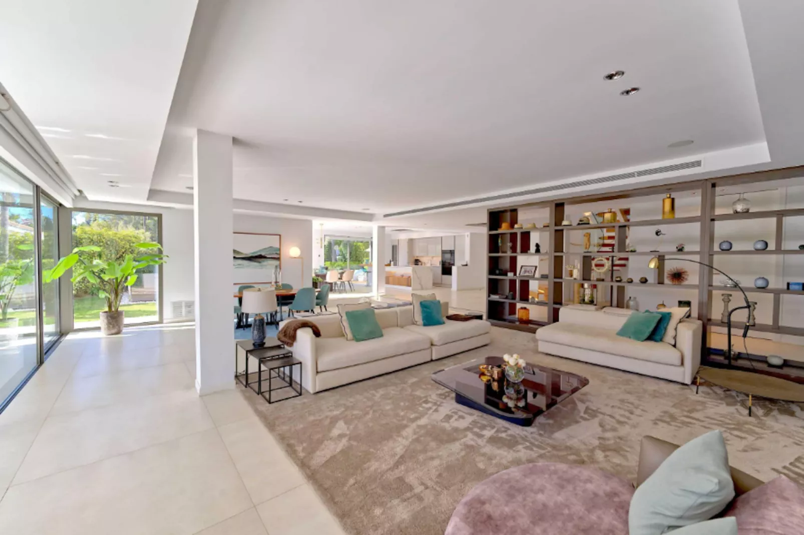 Contemporary & Very Spacious Villa Puerto Banus - Living room