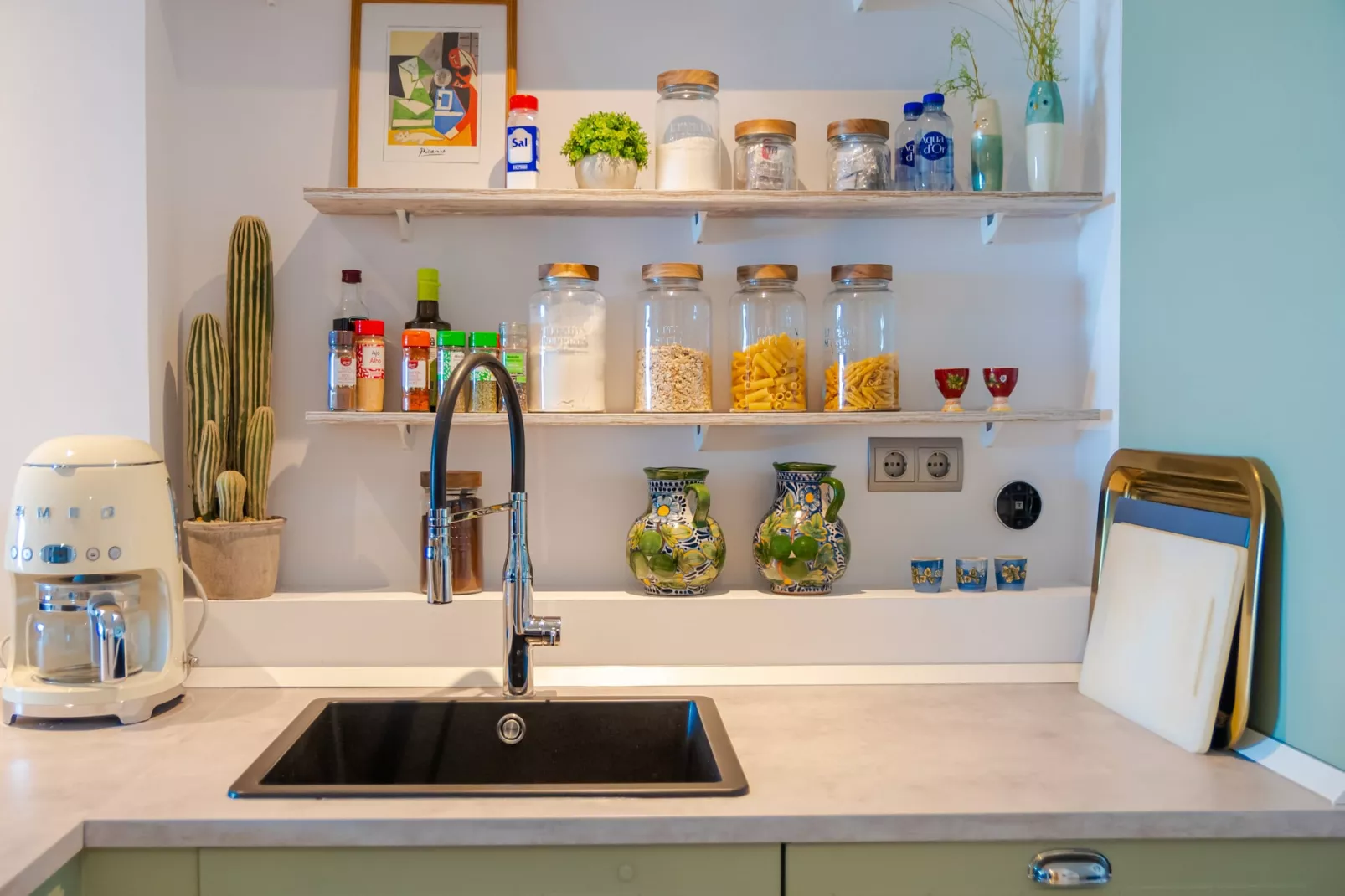 3-Bedroom Apartment with Sea & Mountain Views - Küche