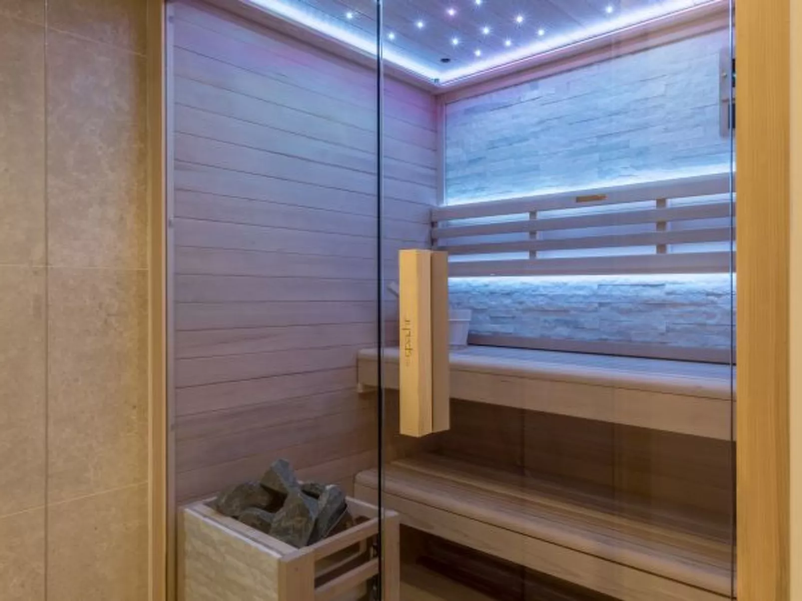 Beachfront villa Luce with seaview and pool - Dedans