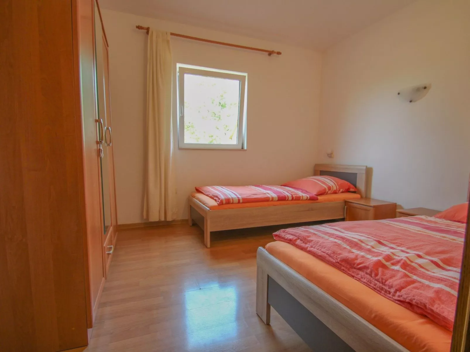 Mit Terrasse für 4 Personen - Drinnen