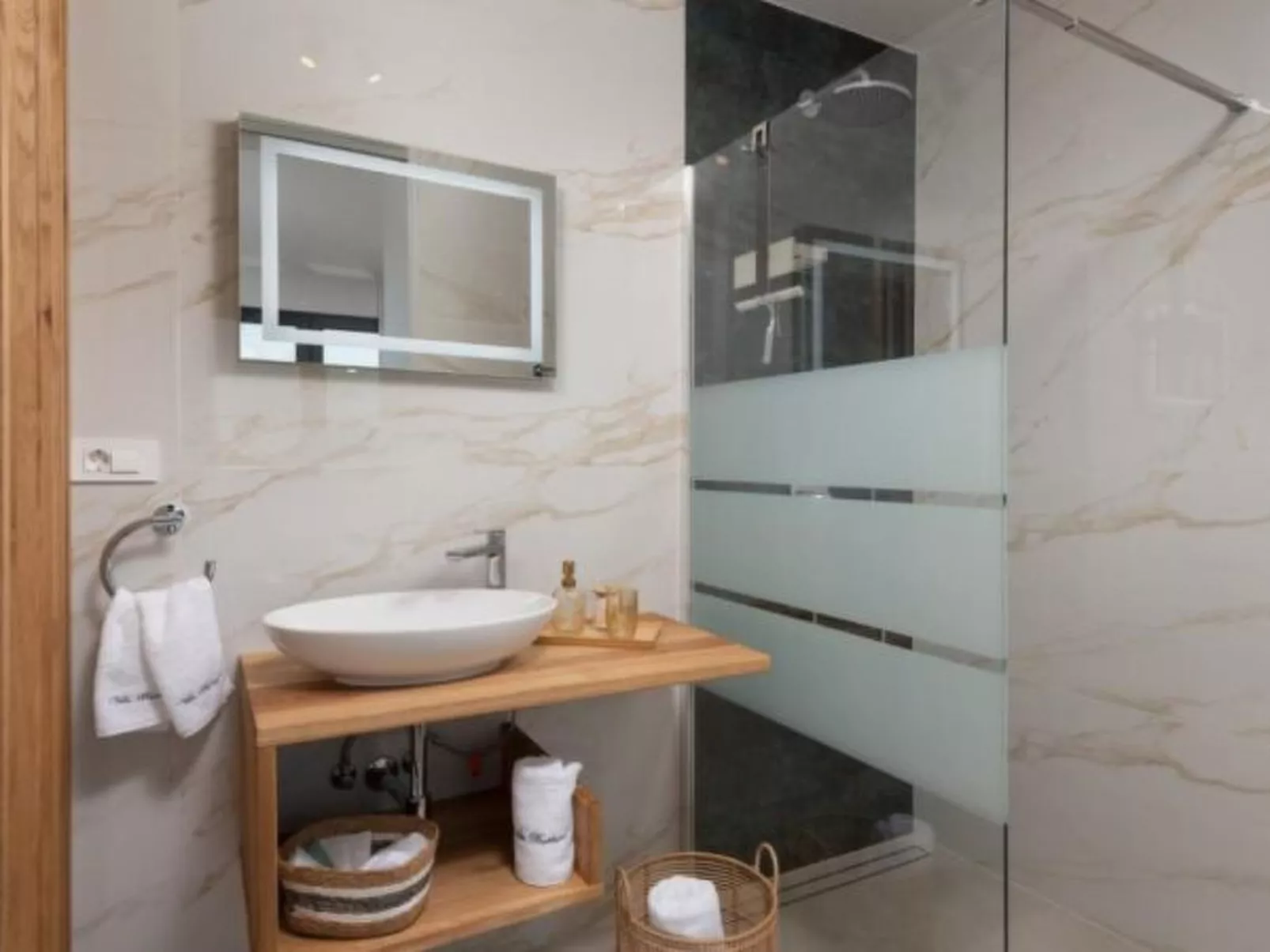 Villa Barbara with heated pool - Image-tags.info