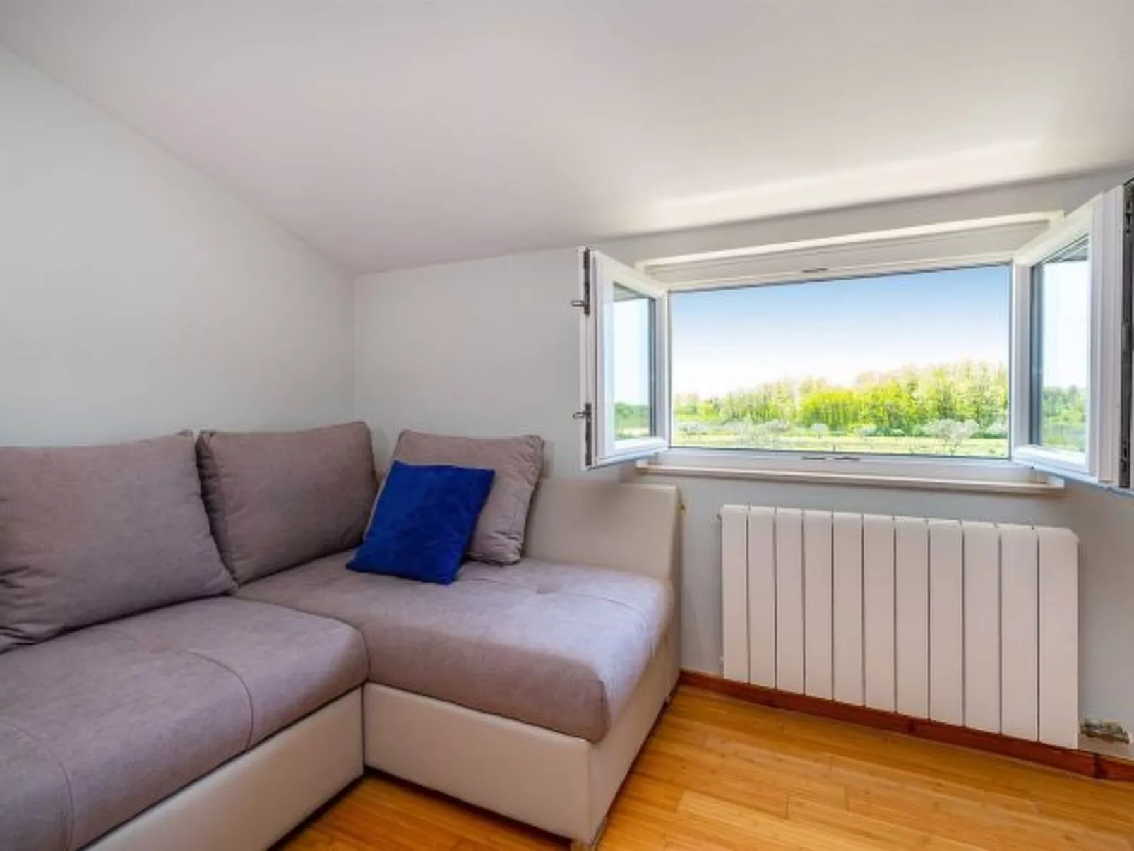 Apartment house Simoni with pool - Image-tags.info