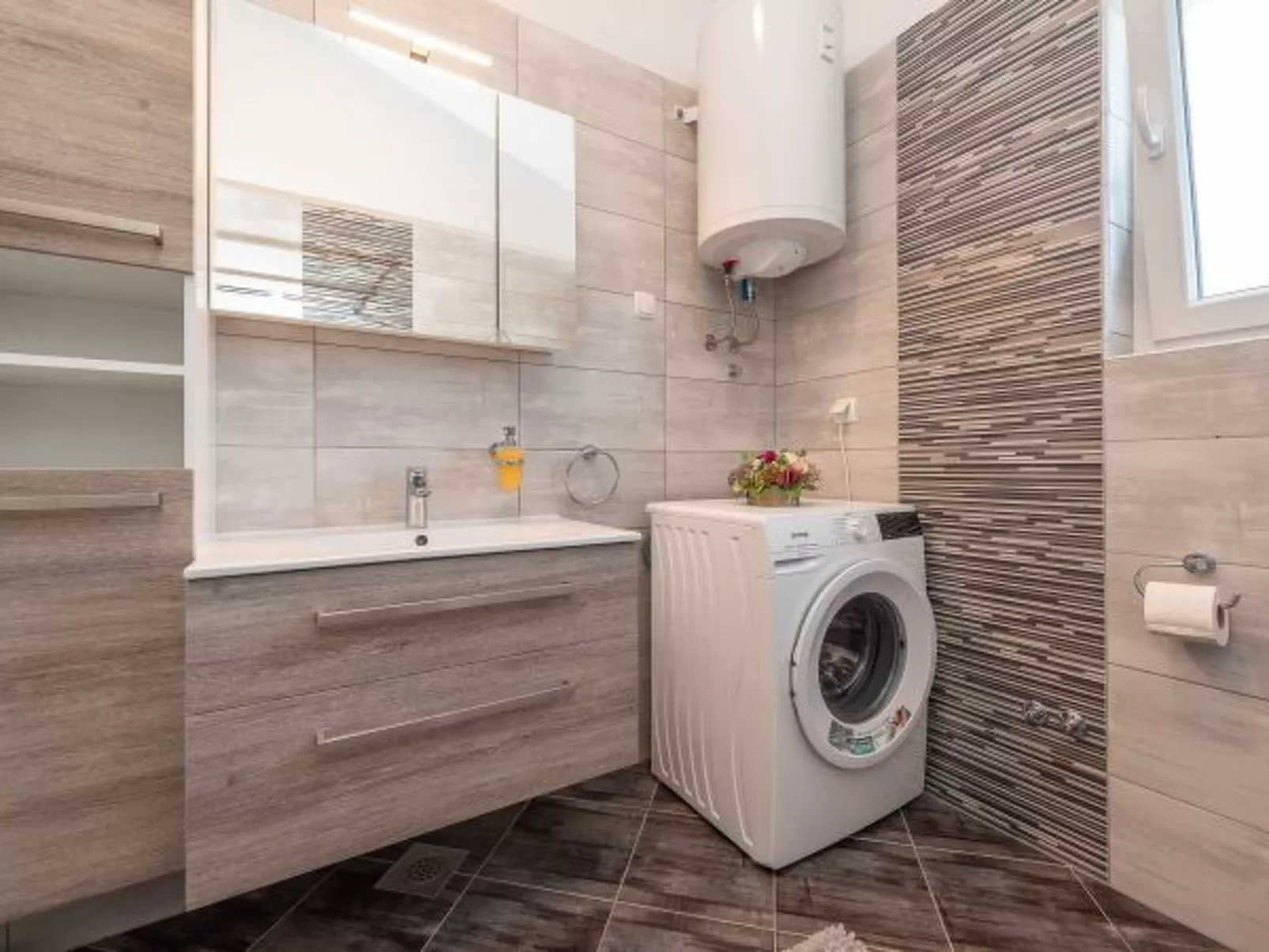 Beachside Holiday House Anamarija - Image-tags.info