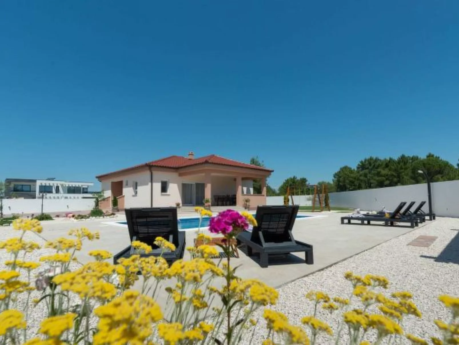 Villa First Hill with heated pool - Image-tags.info