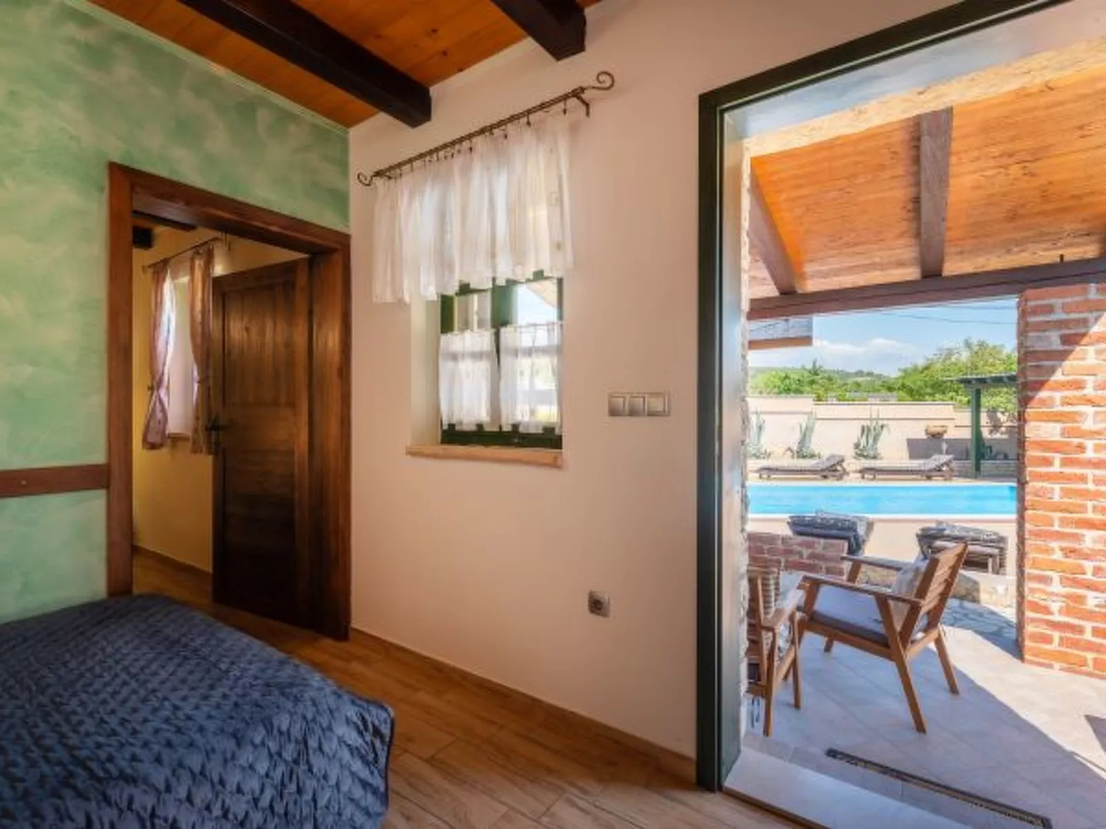 Stone villa Tea with pool - Image-tags.info