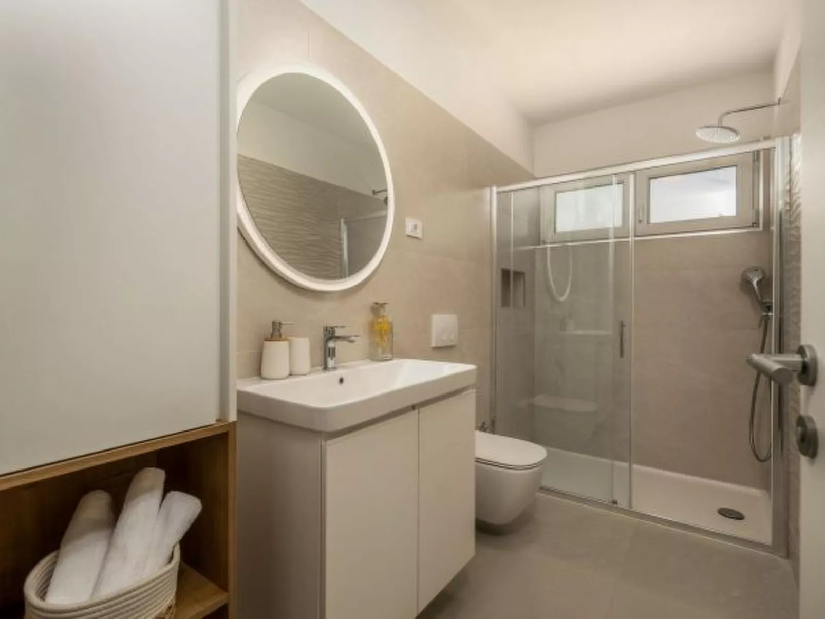 Seaview Villa Deep Green with pool - Image-tags.info