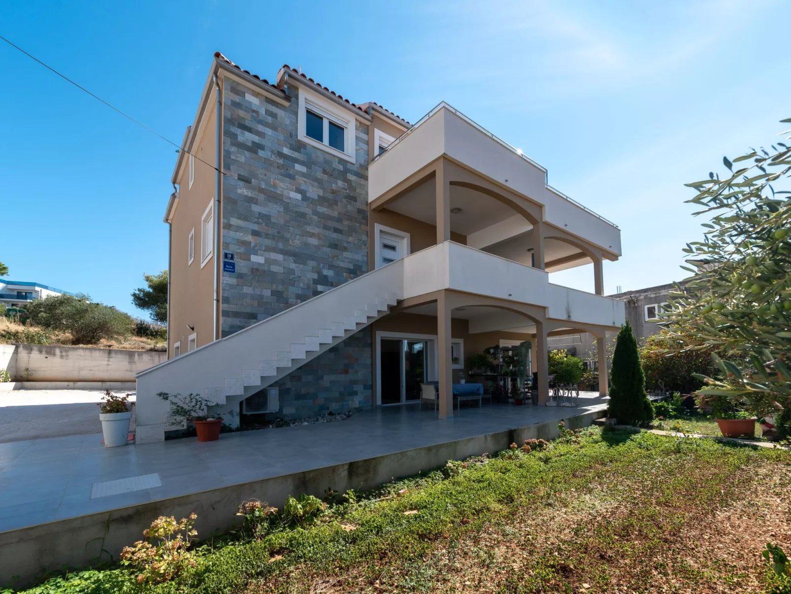 Moderne Ferienwohnung mit Gartennutzung, einem g - Image-tags.info