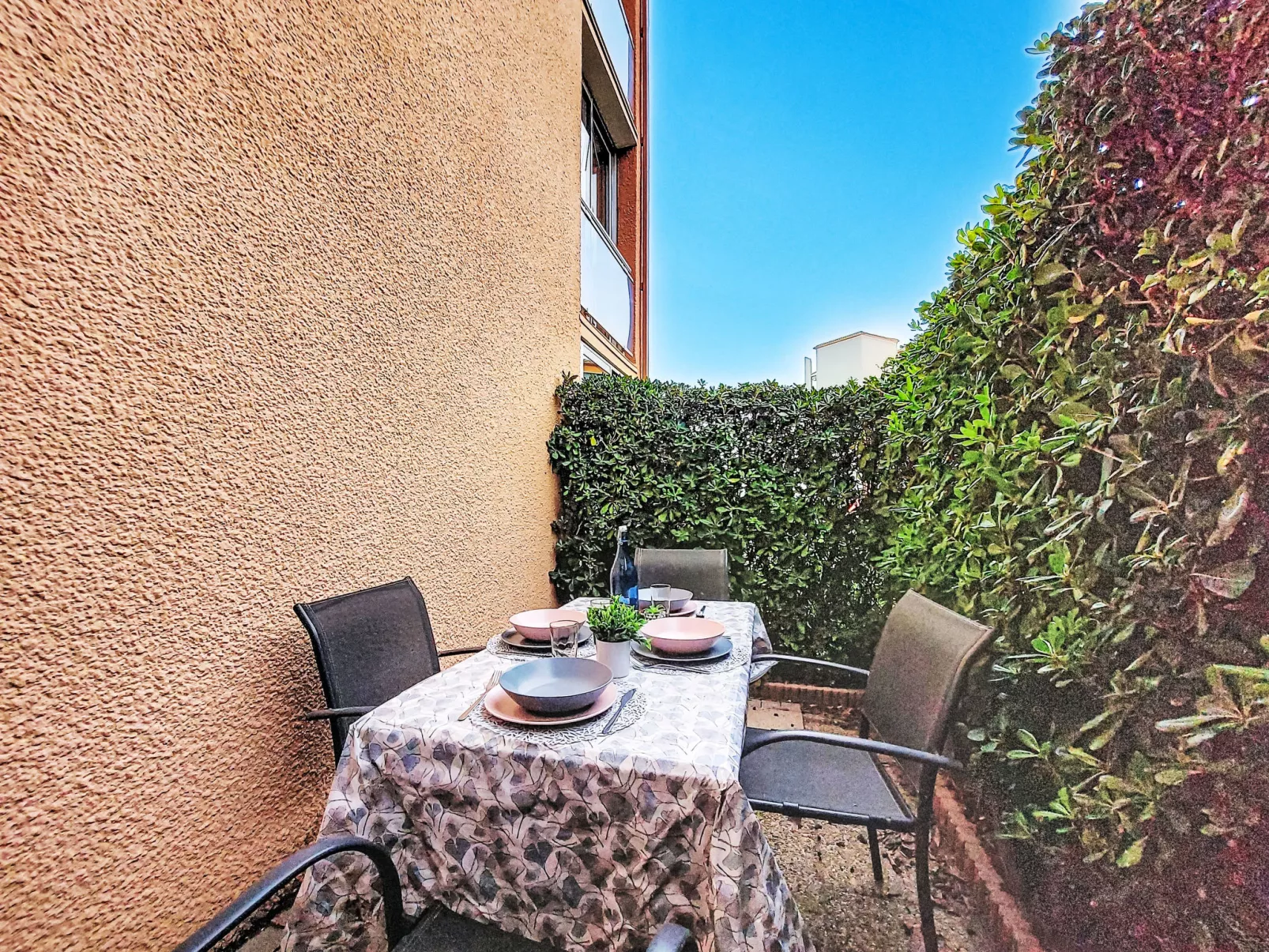 Cap de Mer - Outside