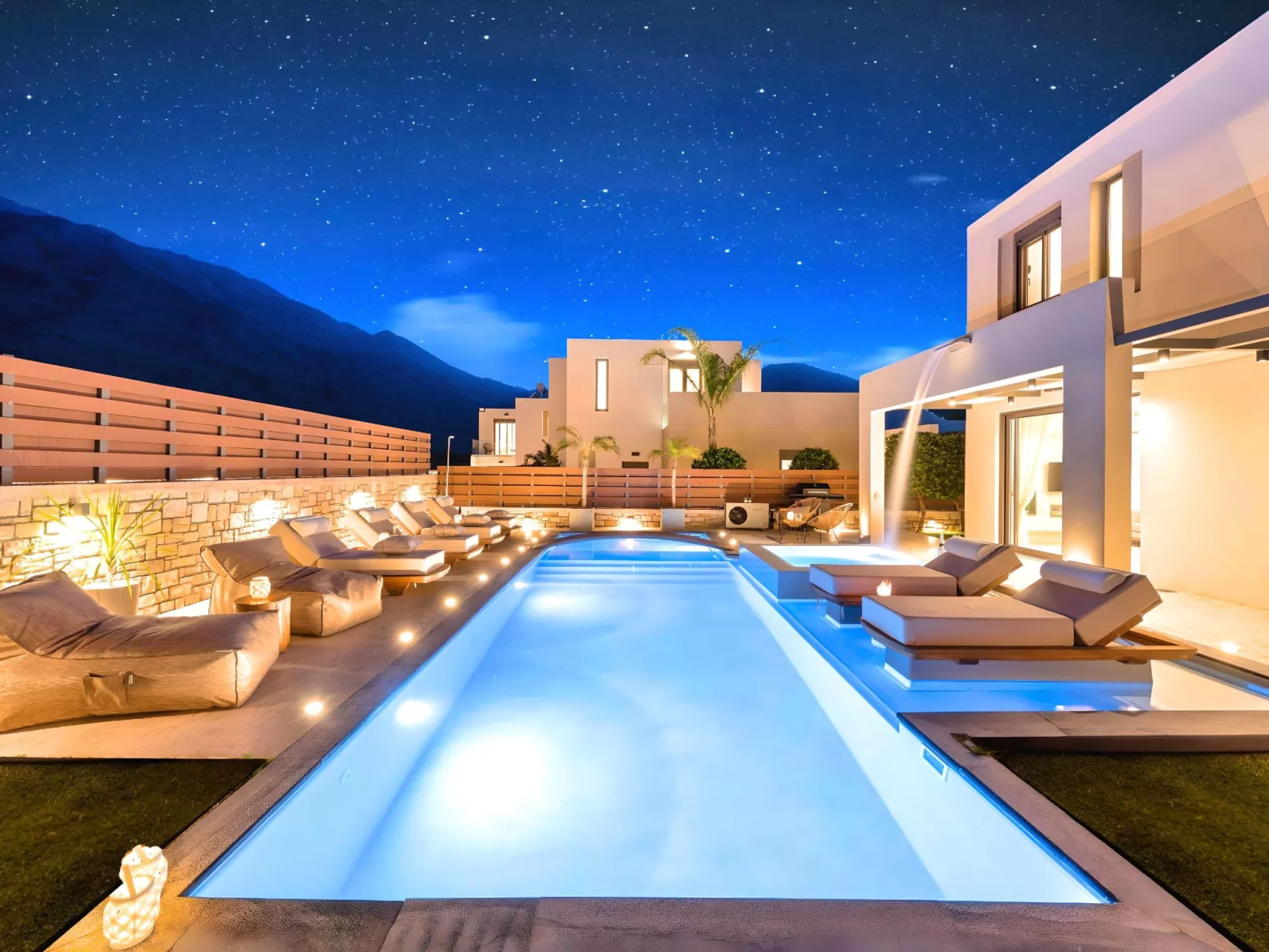 Villa "Minoas Grand" mit Blick auf das Wasser - Drinnen