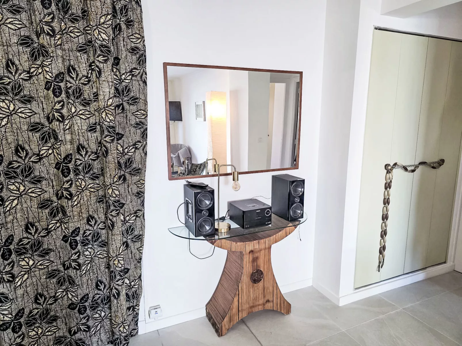 Reine Astrid - Inside