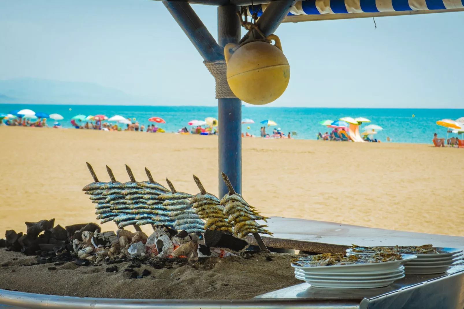 Beachside Family Apartment with Direct Pool Access - Areas within 1km in summer