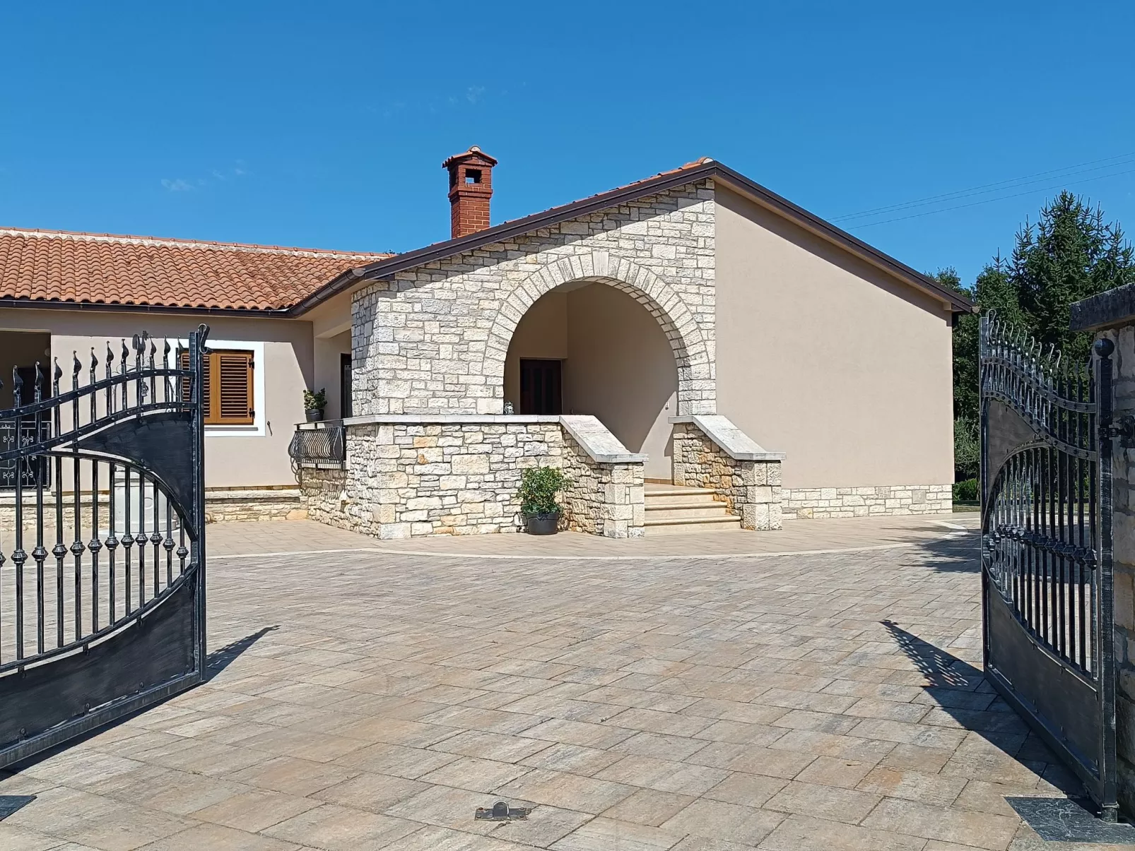 Villa Križanci - Draußen